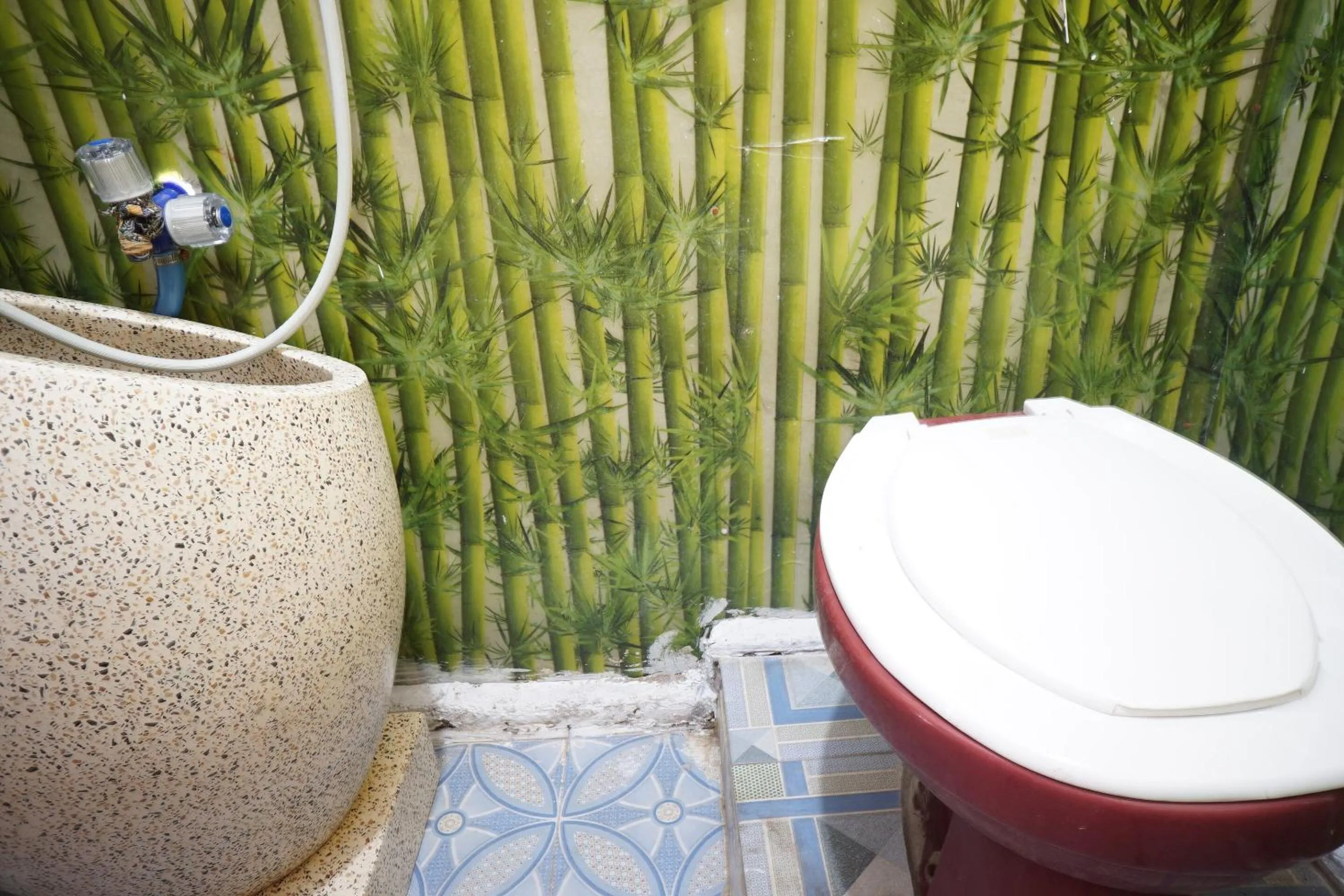 Bathroom in Collection O 93000 Karona Berg Homestay & Cafe