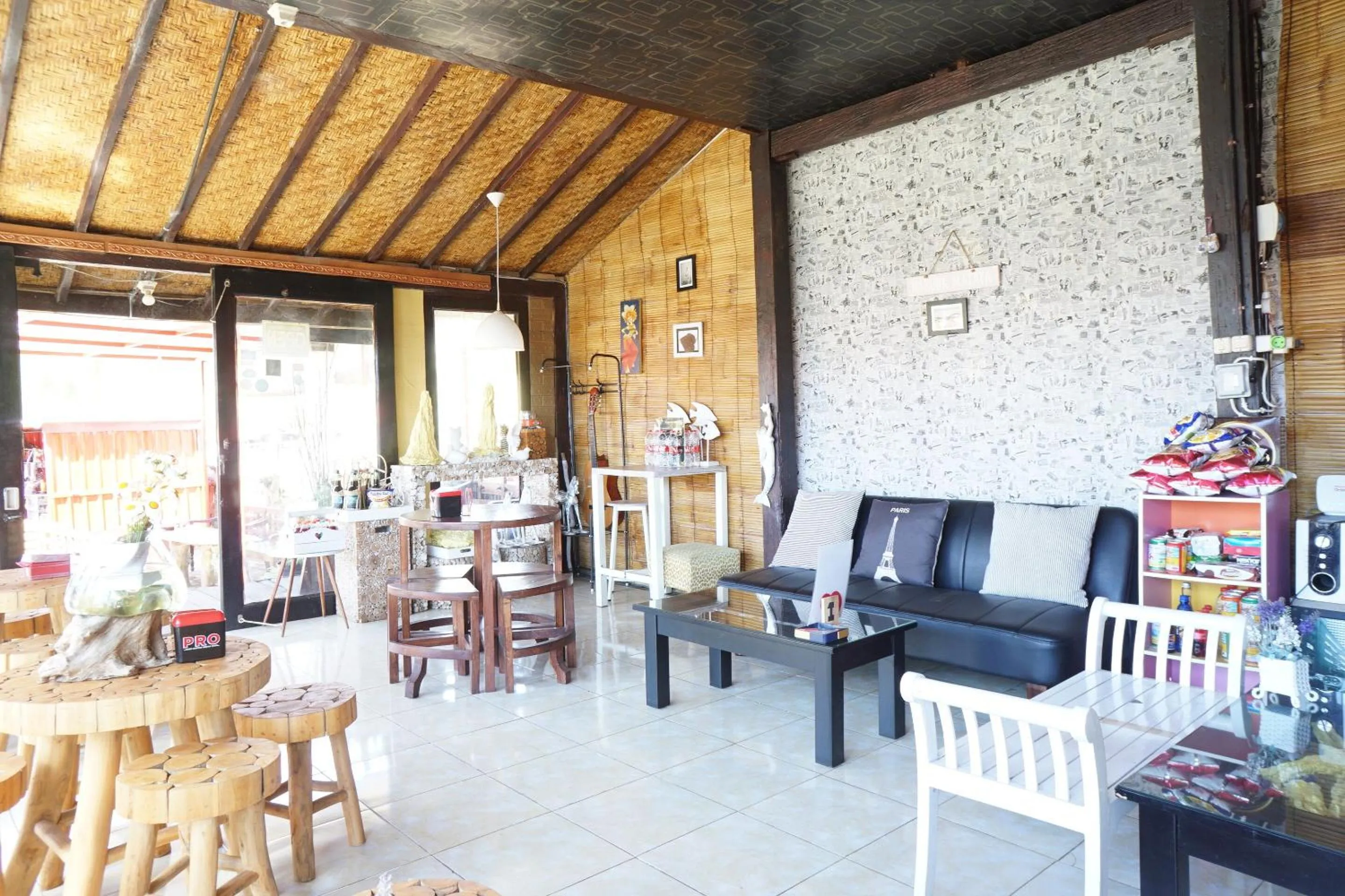 Restaurant/places to eat in Collection O 93000 Karona Berg Homestay & Cafe