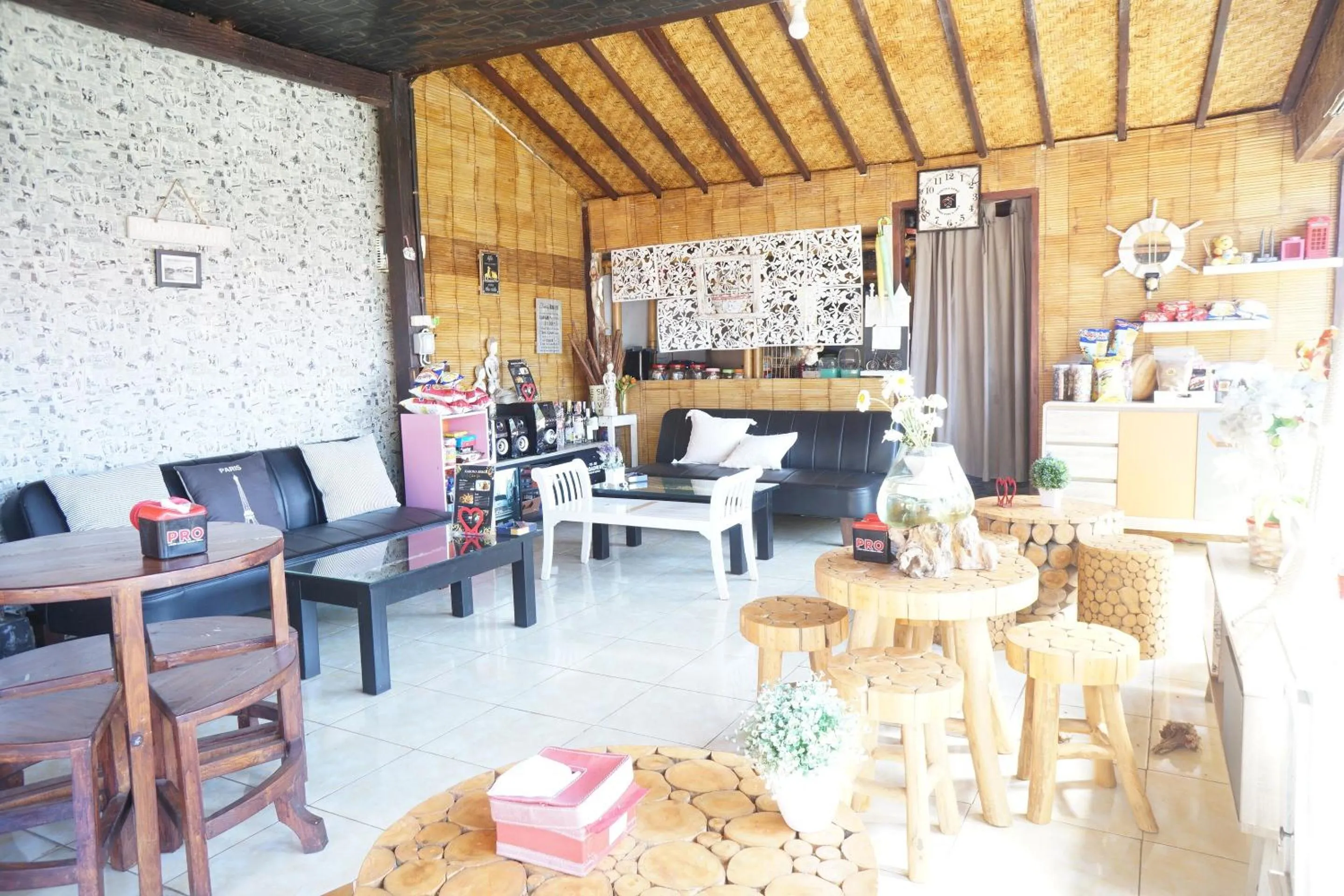 Restaurant/places to eat in Collection O 93000 Karona Berg Homestay & Cafe