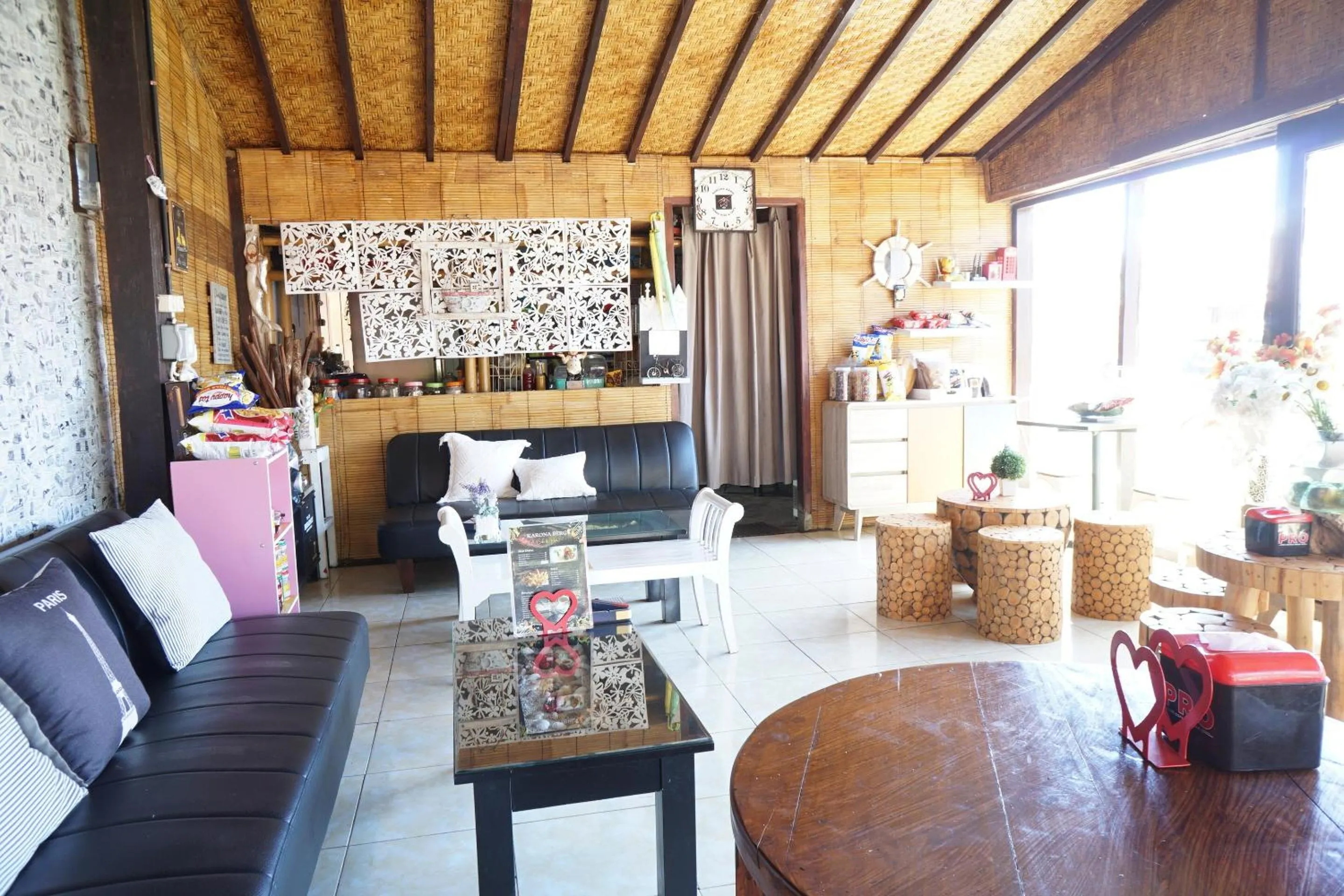 Restaurant/places to eat in Collection O 93000 Karona Berg Homestay & Cafe