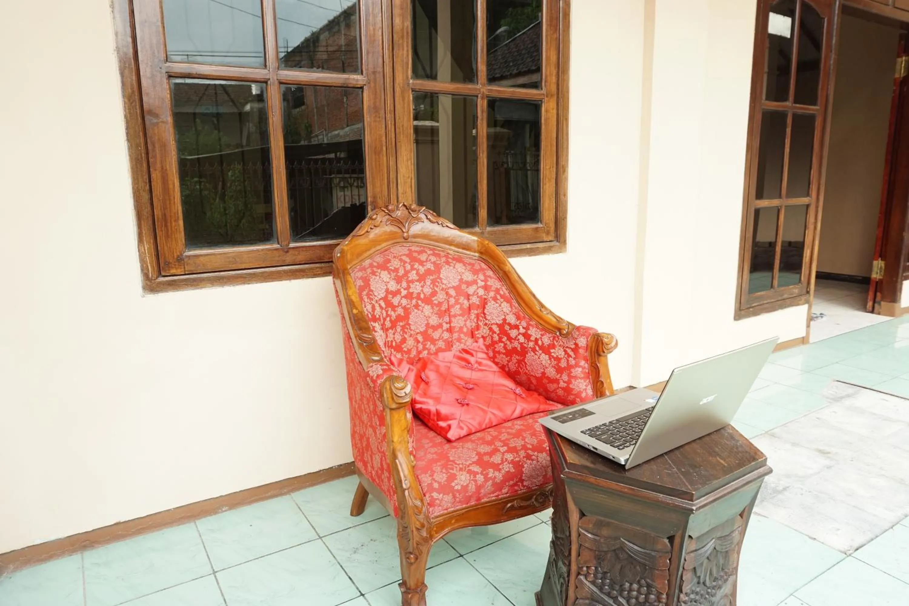 Lobby or reception in OYO Life 93055 Fathin Hotel