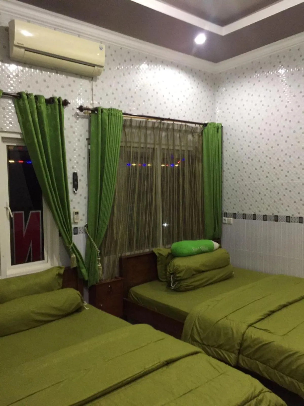 Bedroom, Bed in OYO Life 93055 Fathin Hotel