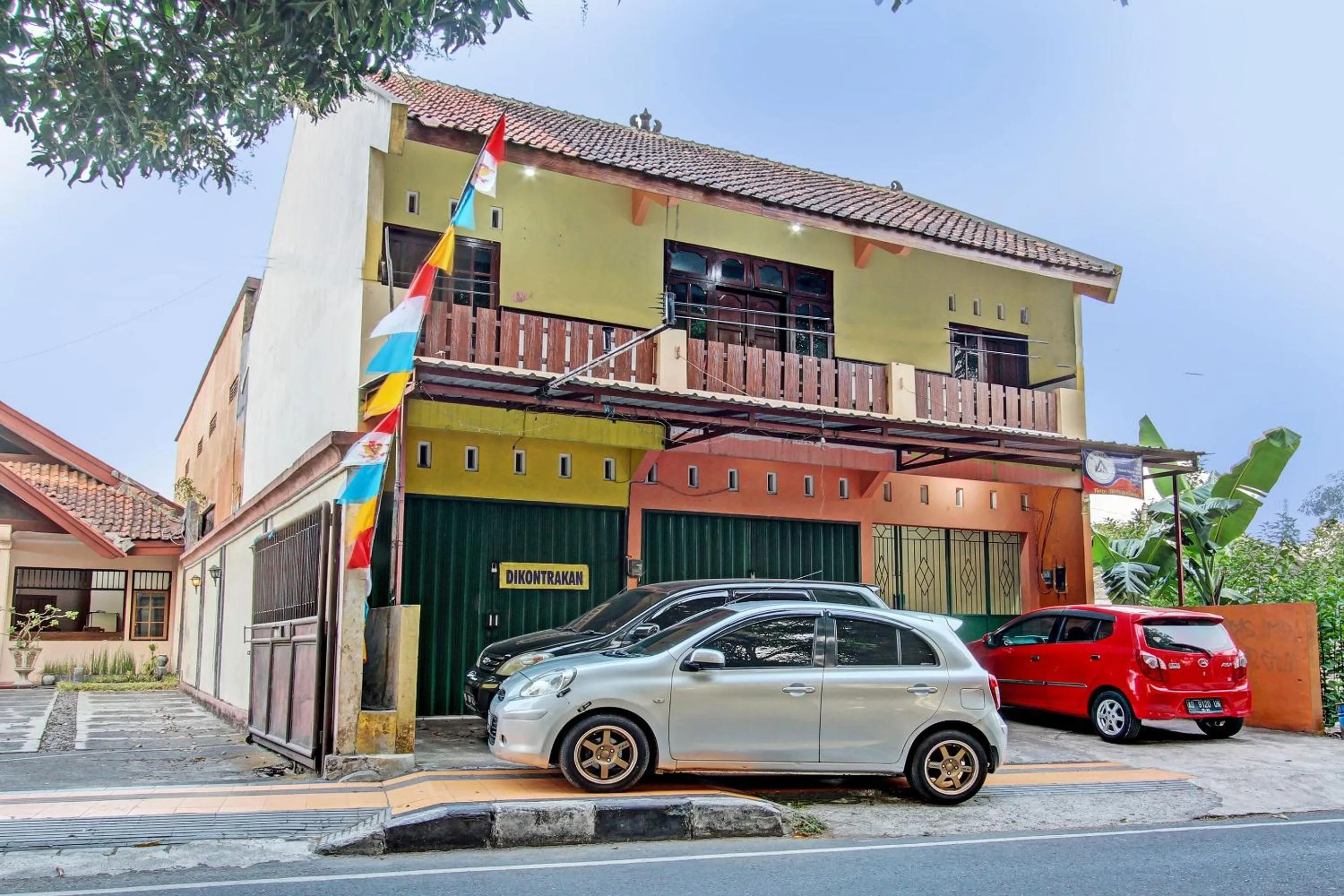 Facade/entrance in SPOT ON 93007 Guest House Lestari