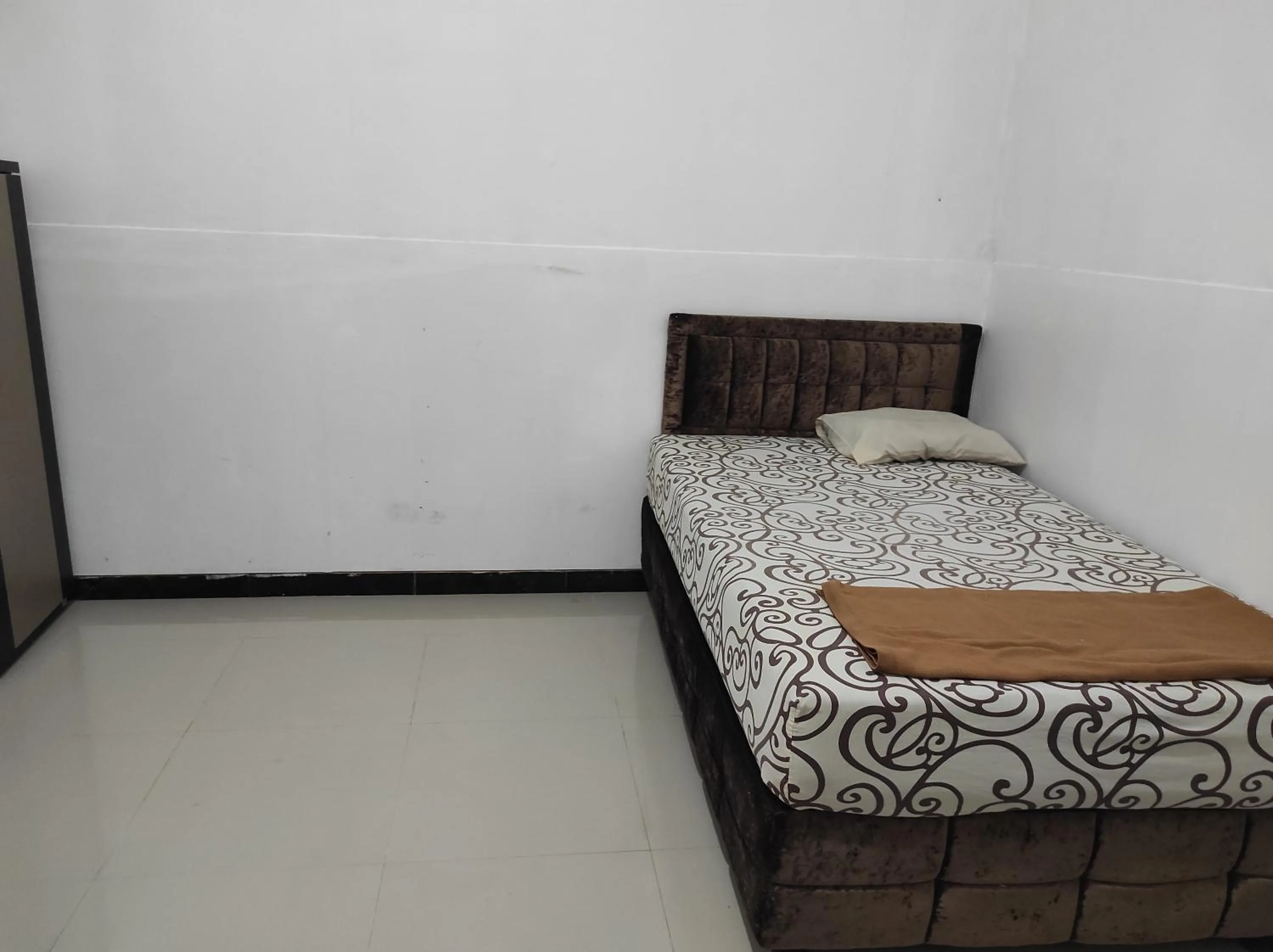 Bedroom, Bed in Hotel O Wisma Astukara Syariah Near Sejahtera Department Store Pinrang