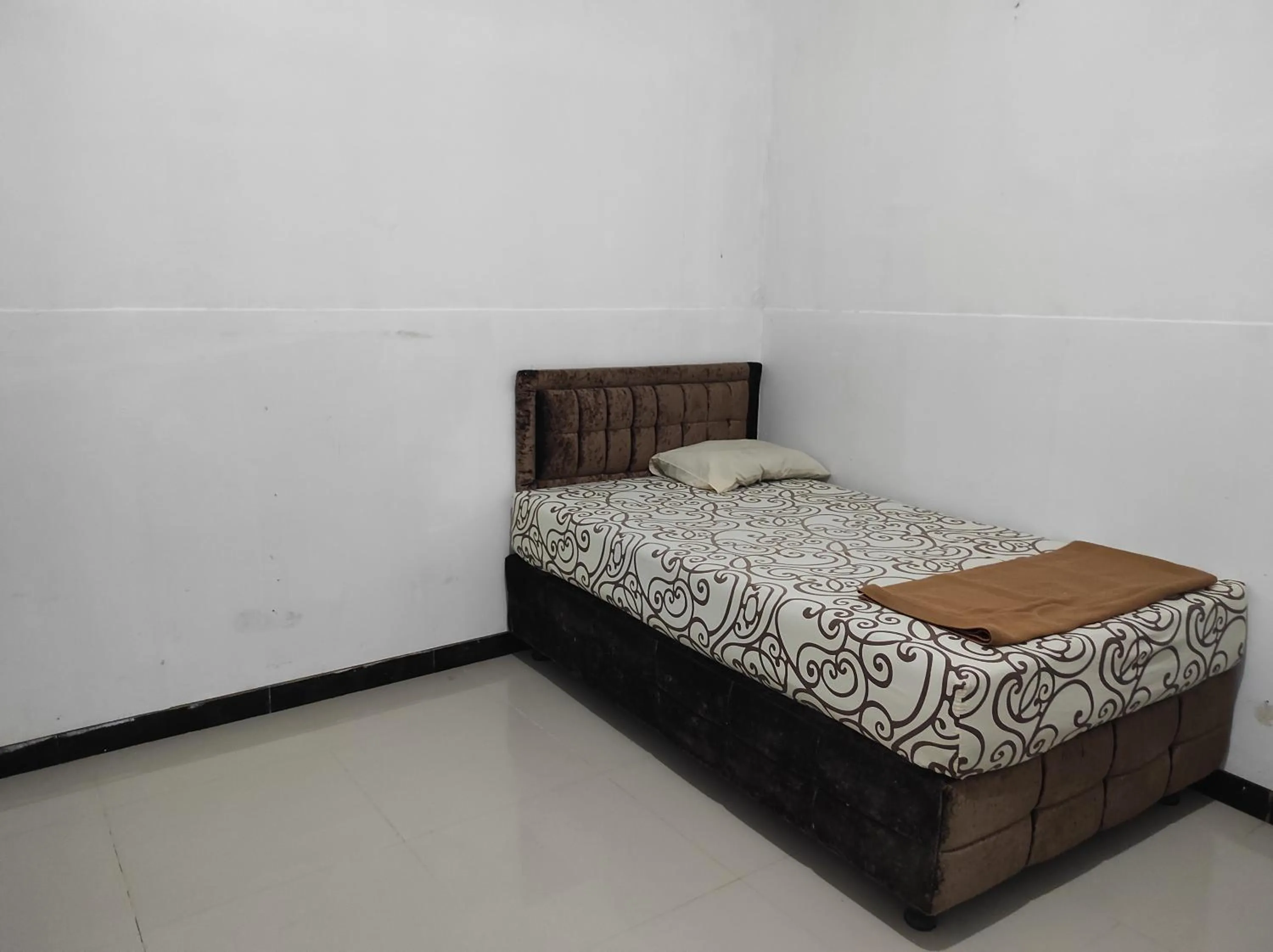 Bedroom, Bed in Hotel O Wisma Astukara Syariah Near Sejahtera Department Store Pinrang