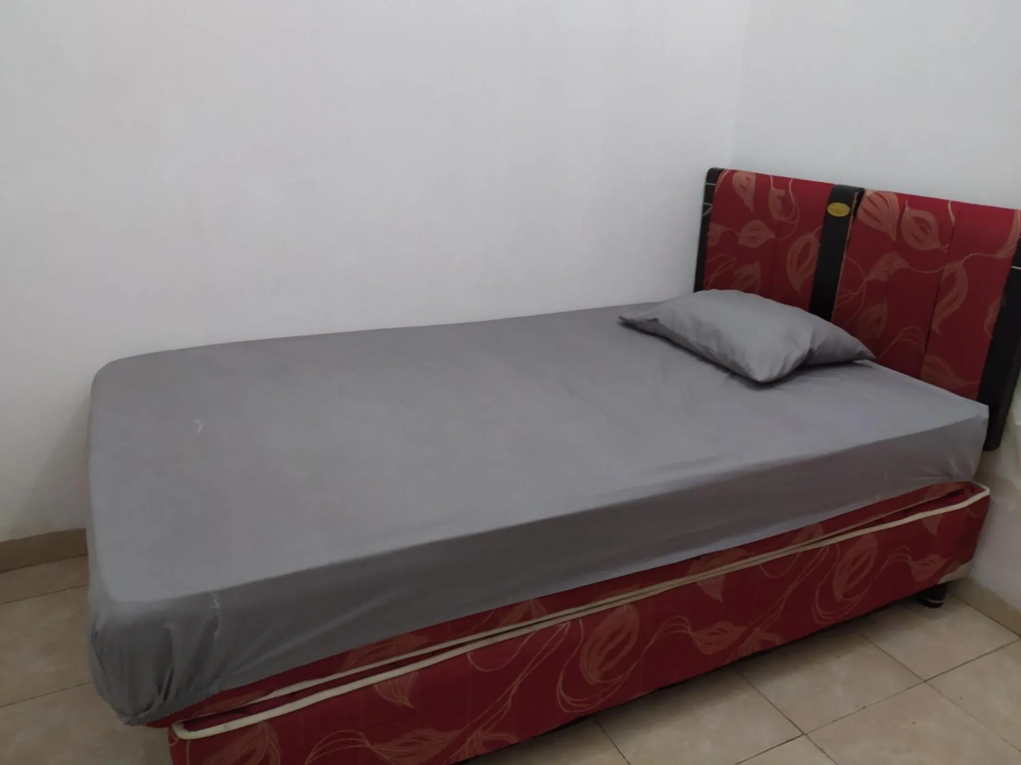Bedroom, Bed in Hotel O Wisma Astukara Syariah Near Sejahtera Department Store Pinrang