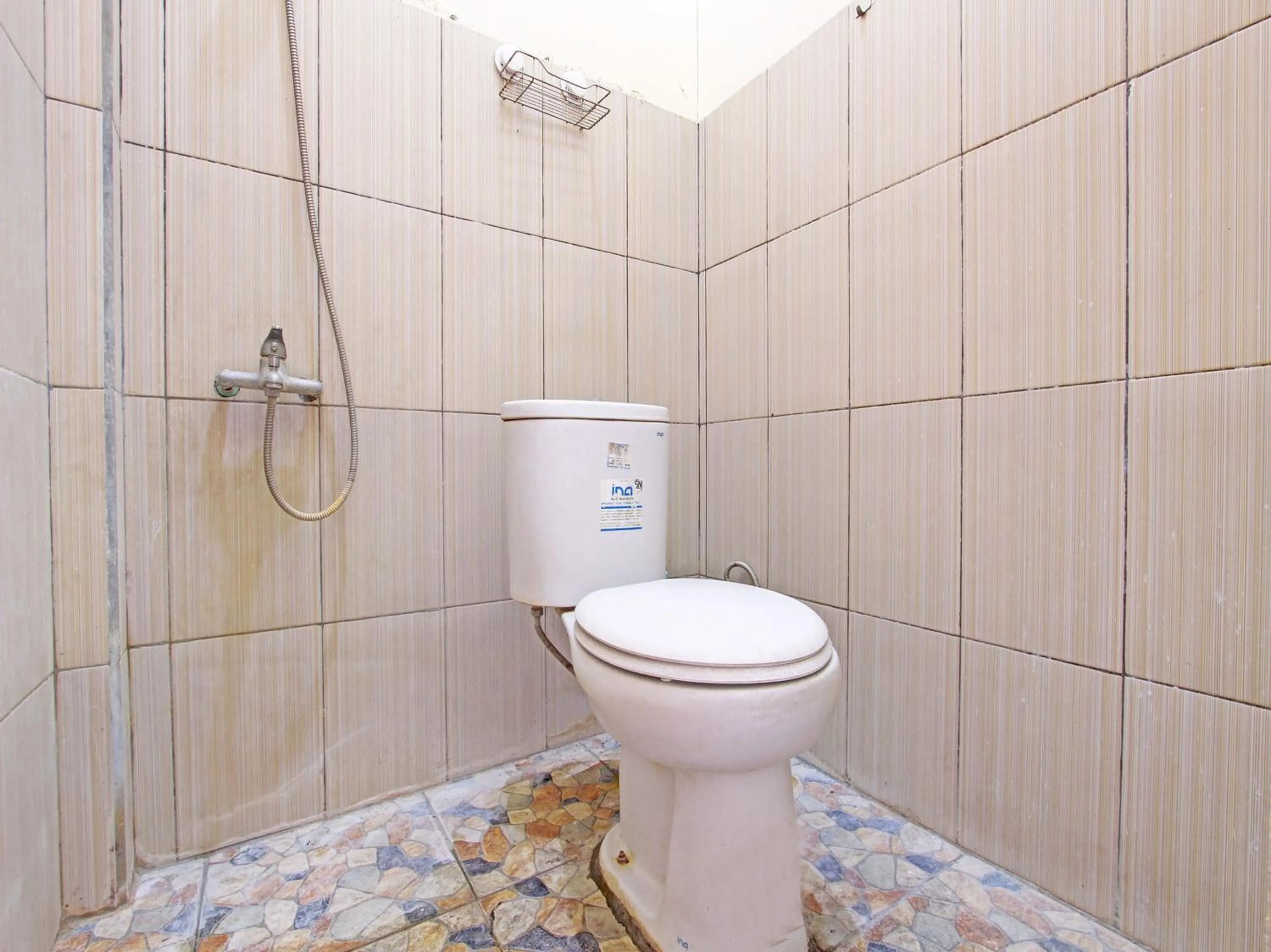 Bathroom in OYO 92998 Wiludjeng Guesthouse