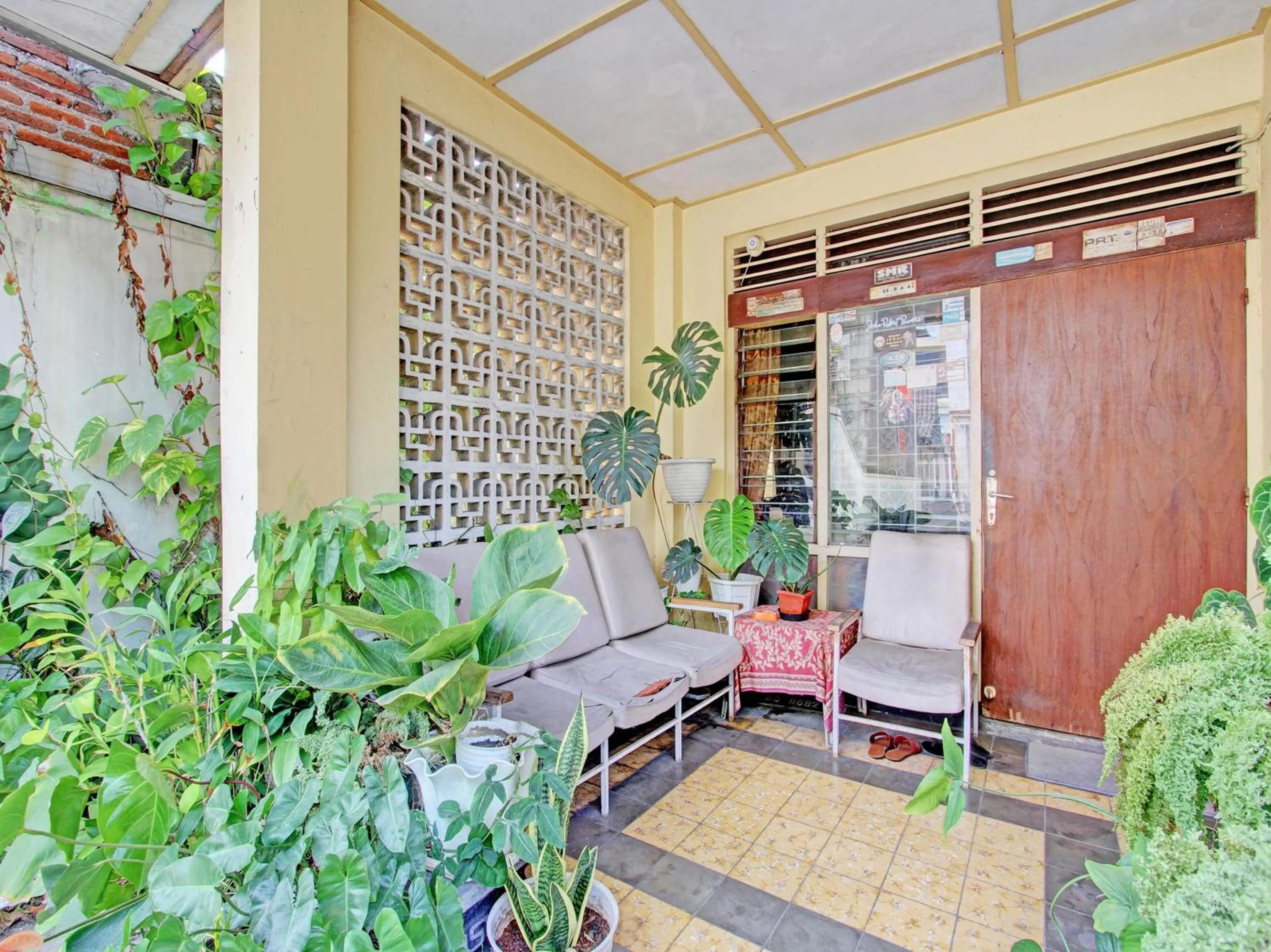 Facade/entrance in OYO 92998 Wiludjeng Guesthouse