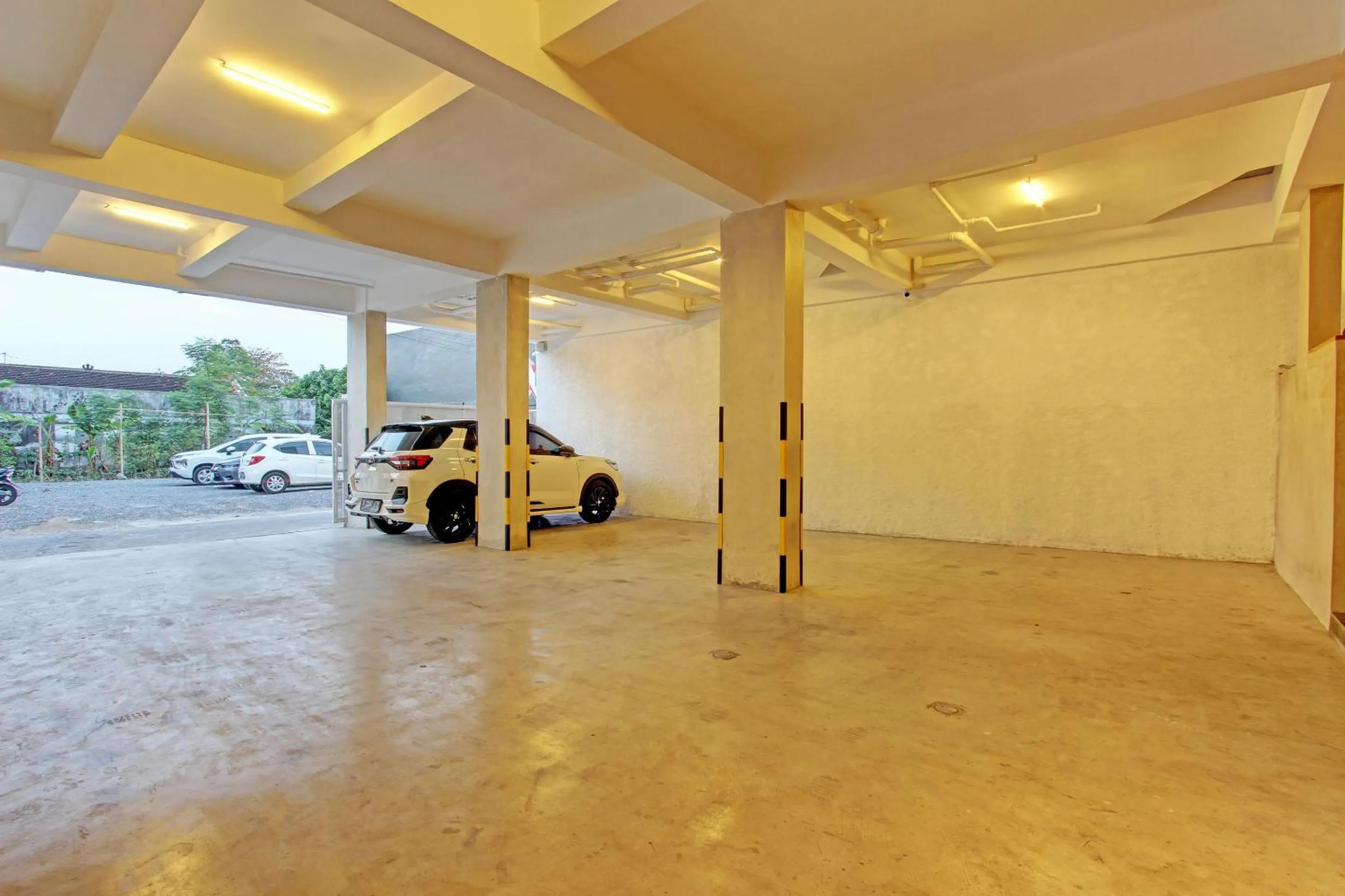 Facade/entrance in Super OYO Capital O 92987 Keenan Living Perumnas