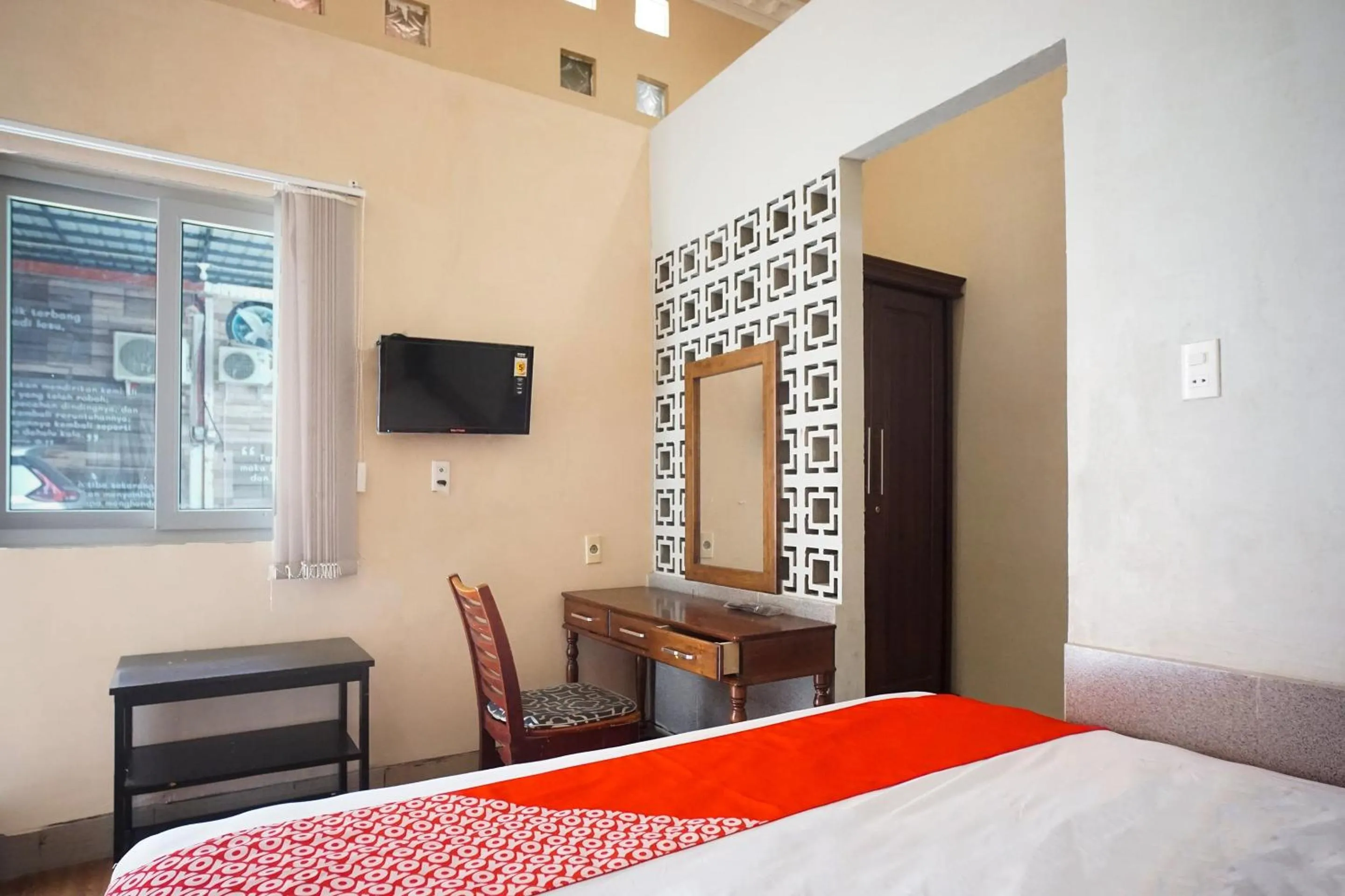 Bedroom in OYO 93003 B32 Homestay