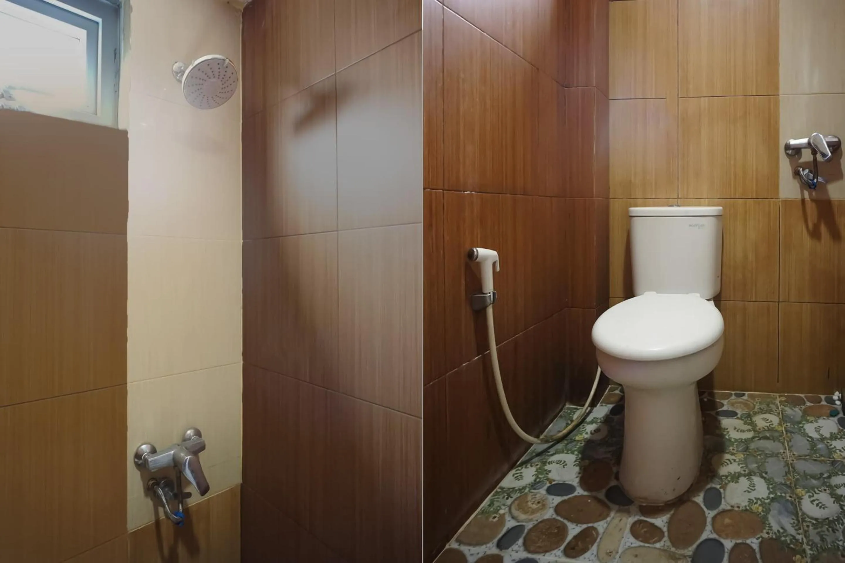 Bathroom in OYO 93003 B32 Homestay