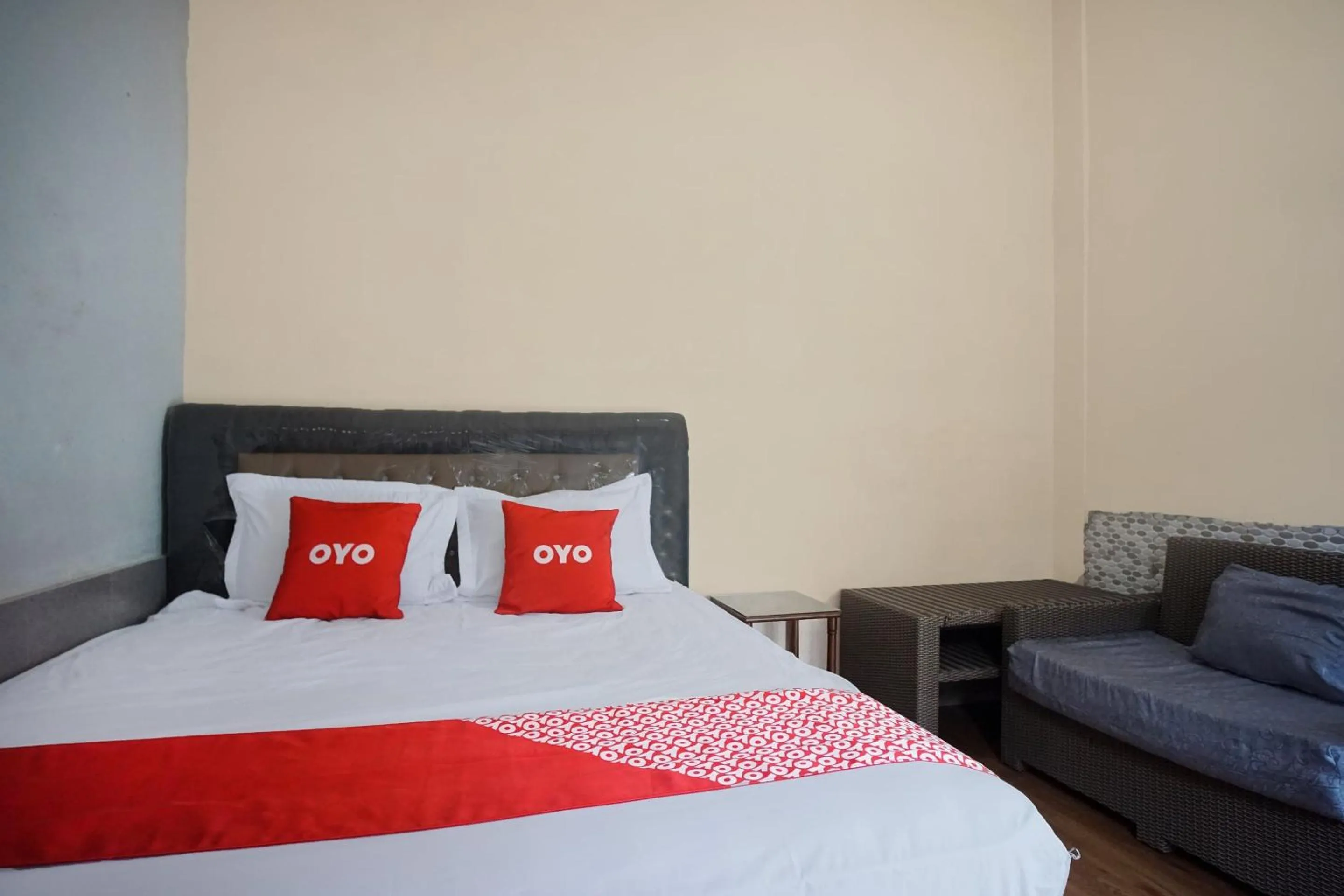 Bedroom in OYO 93003 B32 Homestay