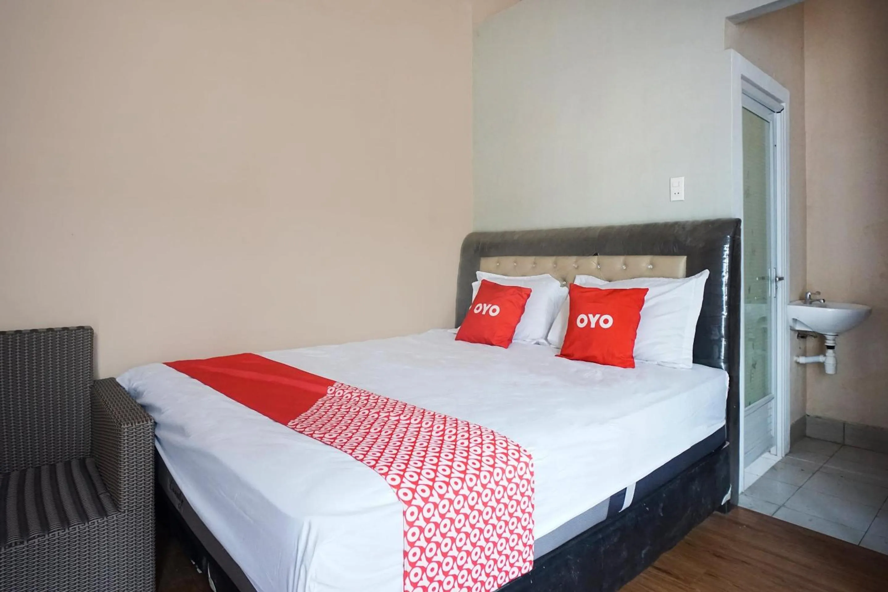 Bedroom in OYO 93003 B32 Homestay