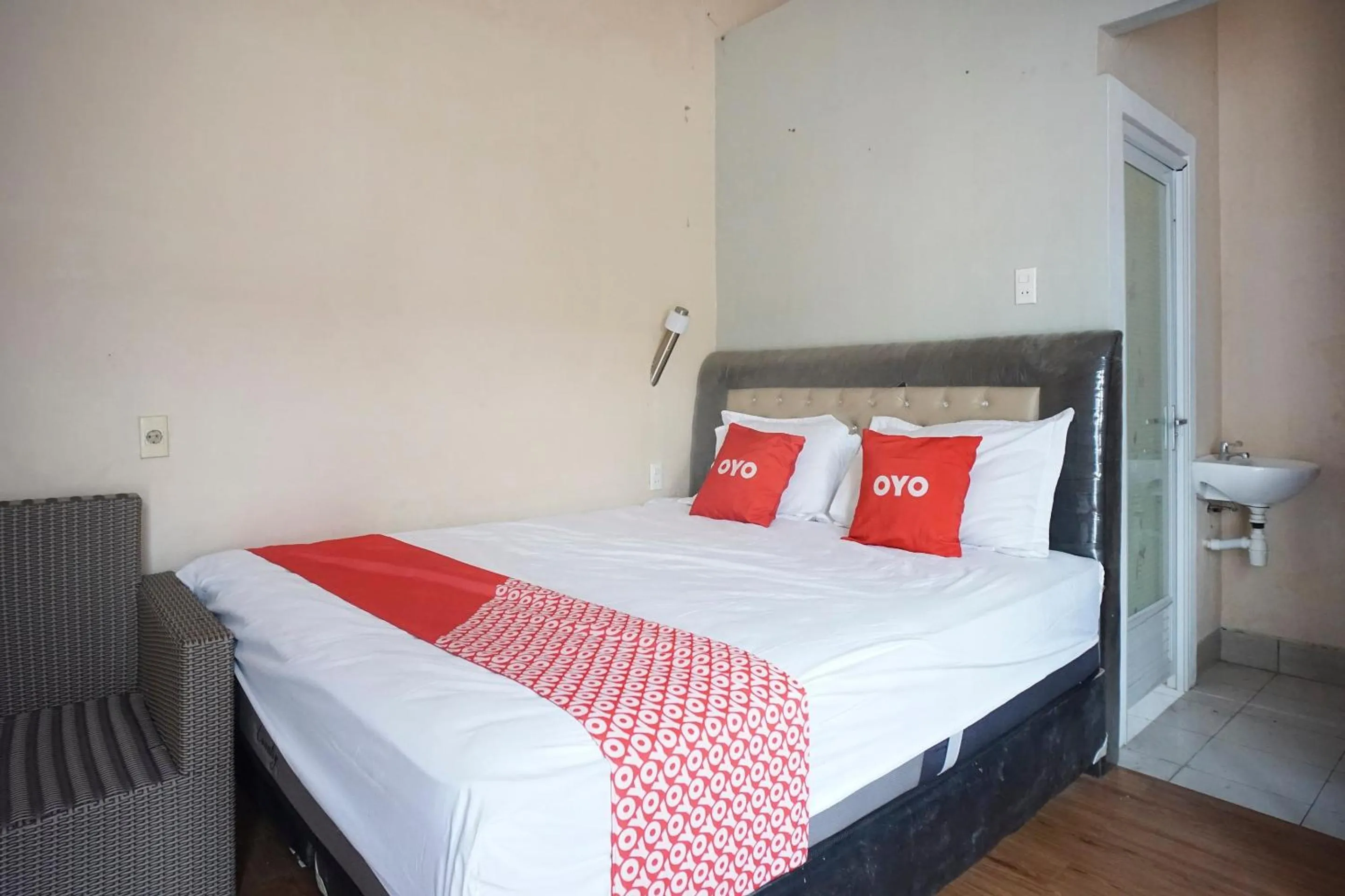 OYO 93003 B32 Homestay