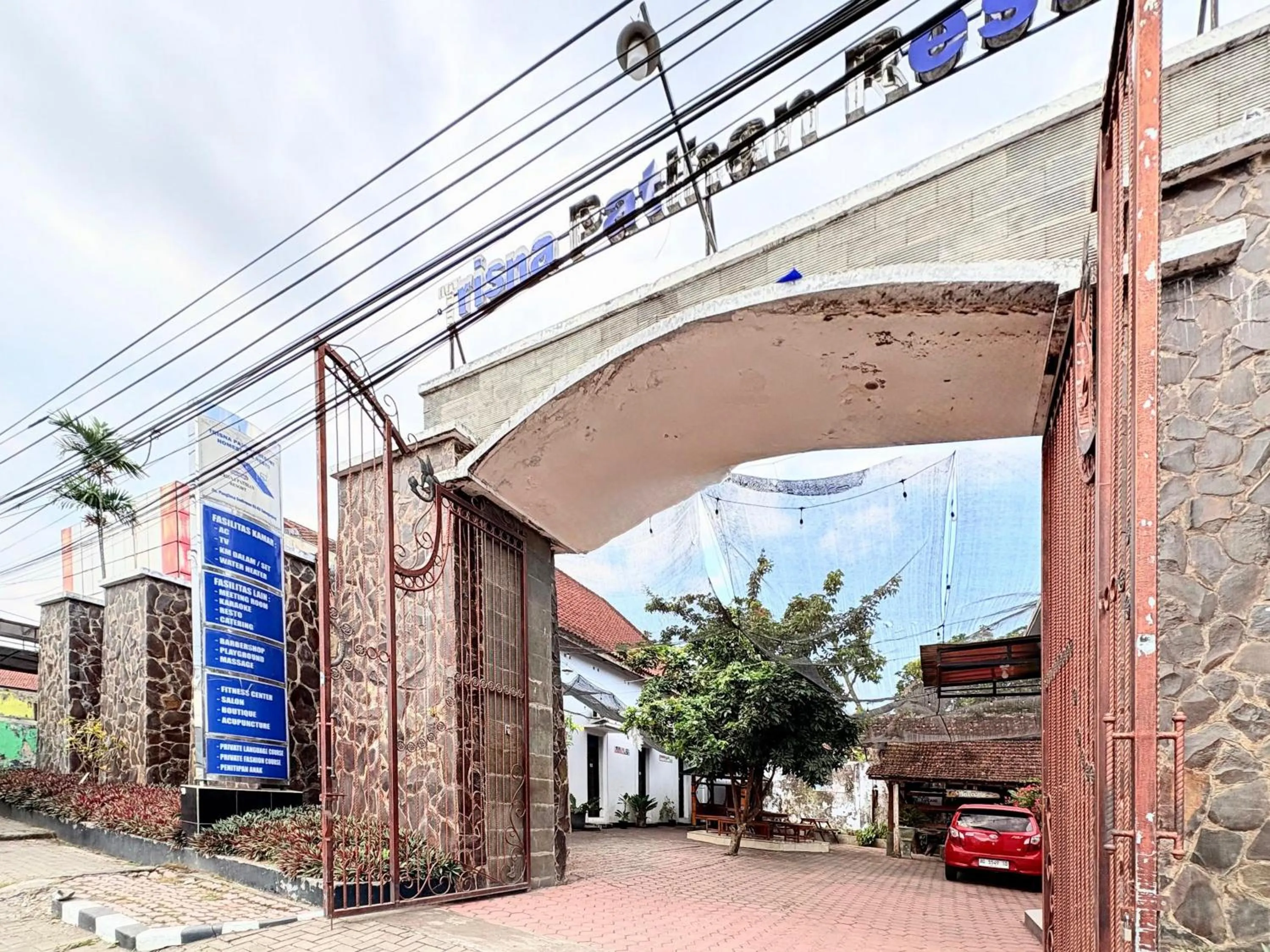 Facade/entrance in Trisna Patihan Resort