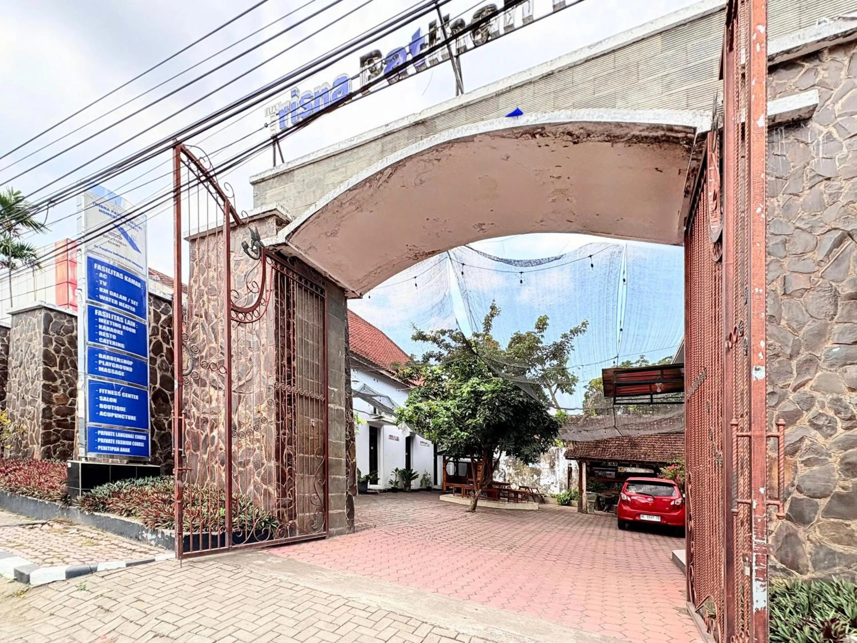Facade/entrance in Trisna Patihan Resort