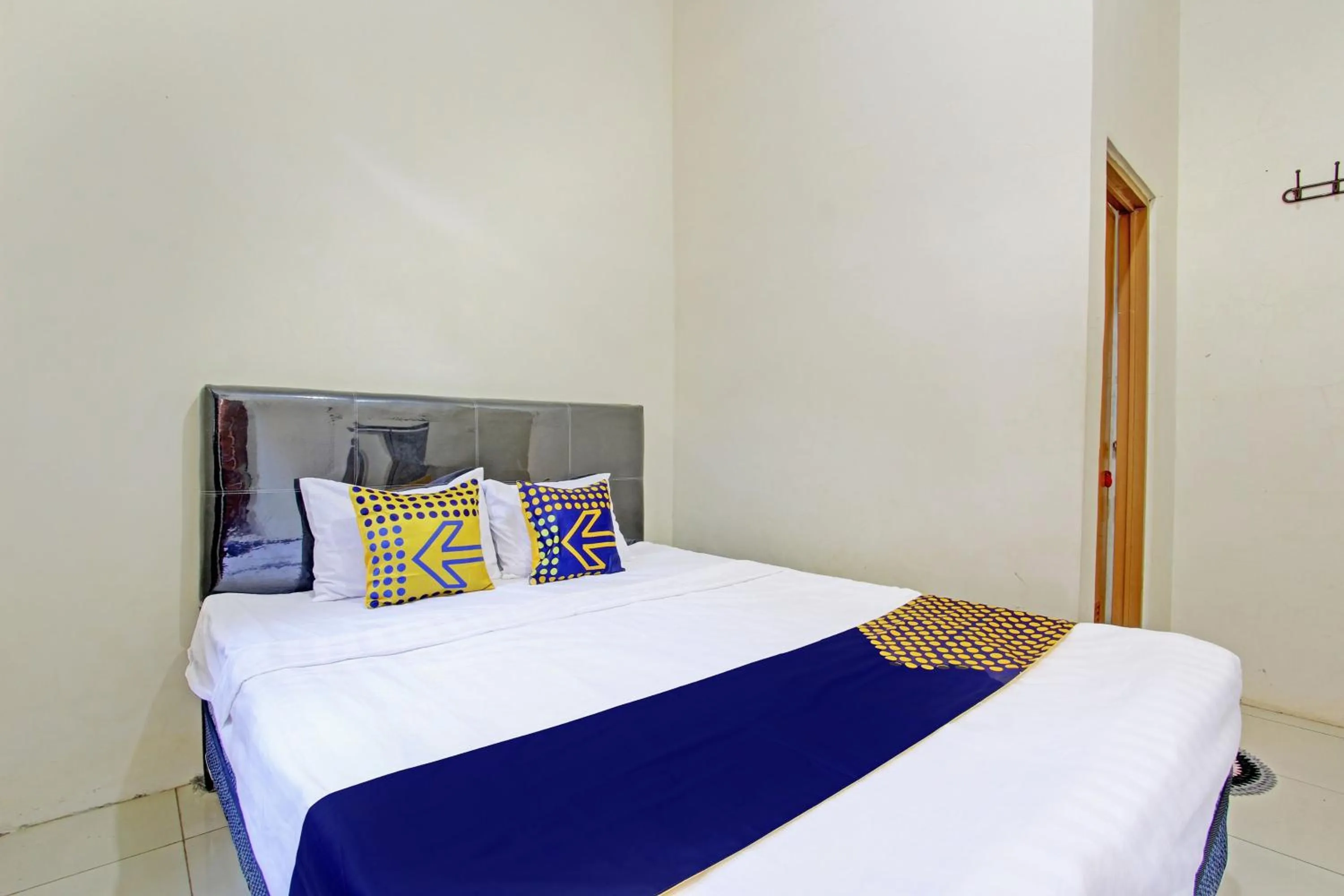 Bedroom in Hotel O Guest House Cemara 1 Syariah