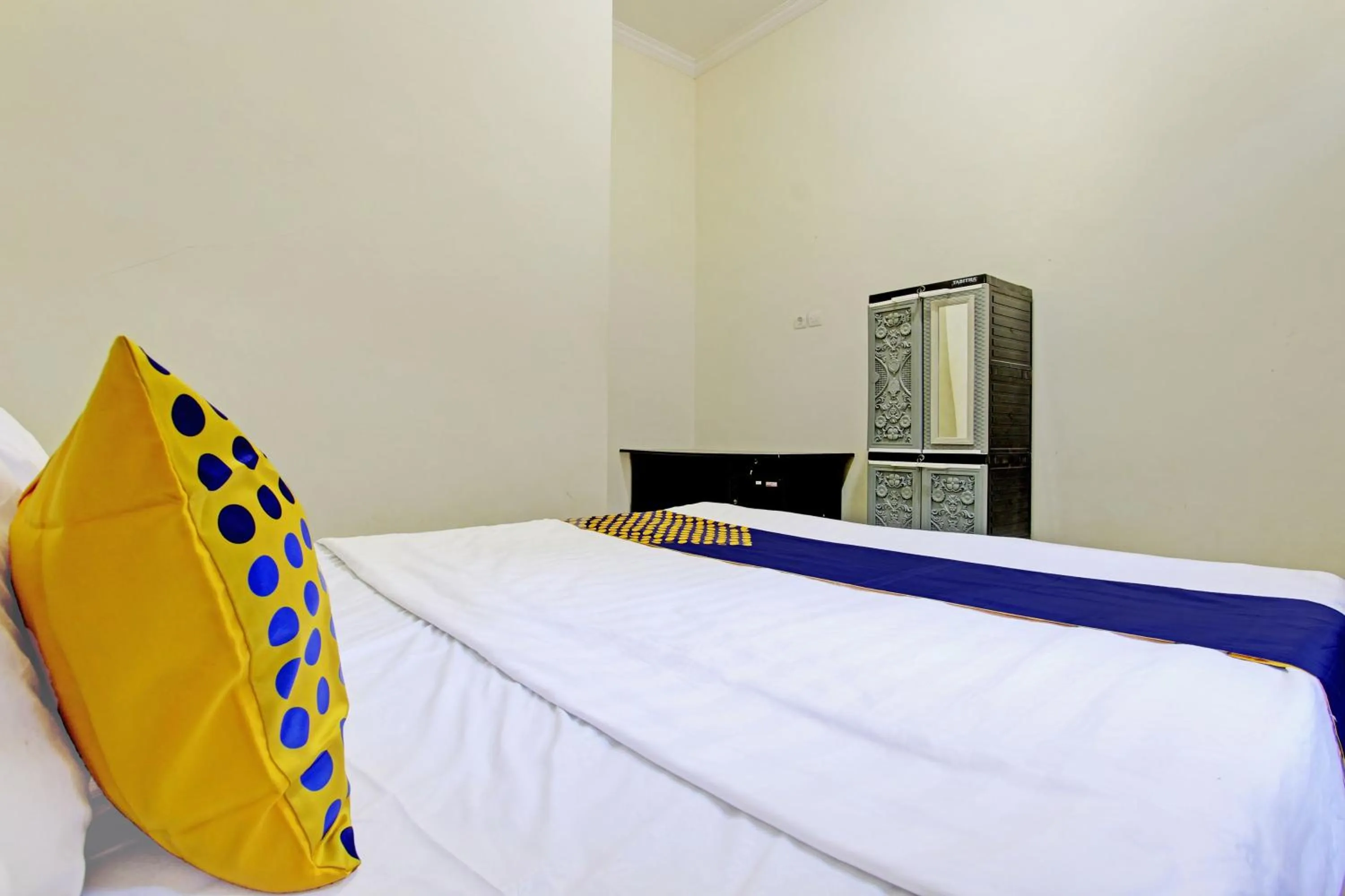 Bedroom in Hotel O Guest House Cemara 1 Syariah