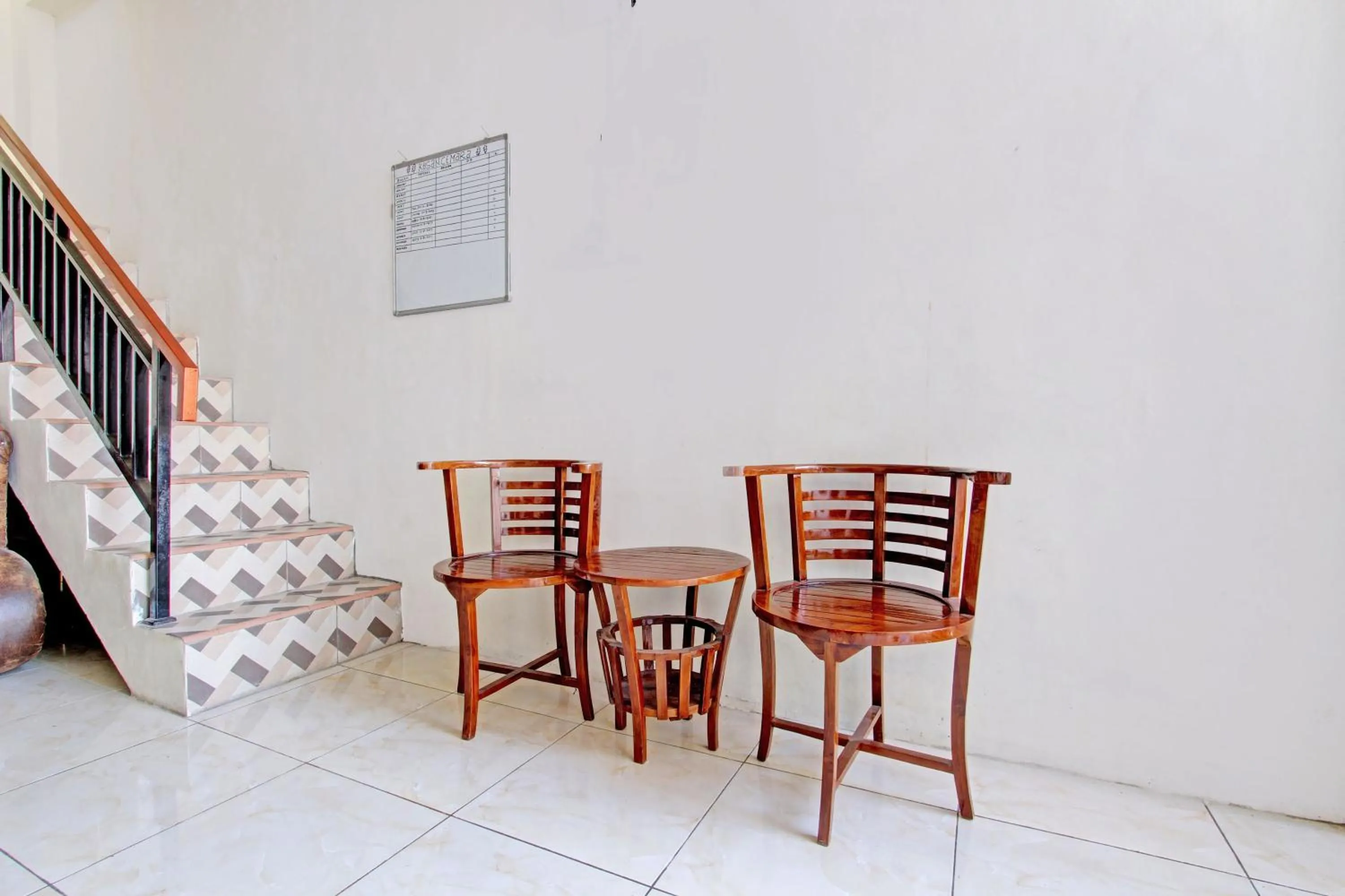 Lobby or reception in Hotel O Guest House Cemara 1 Syariah