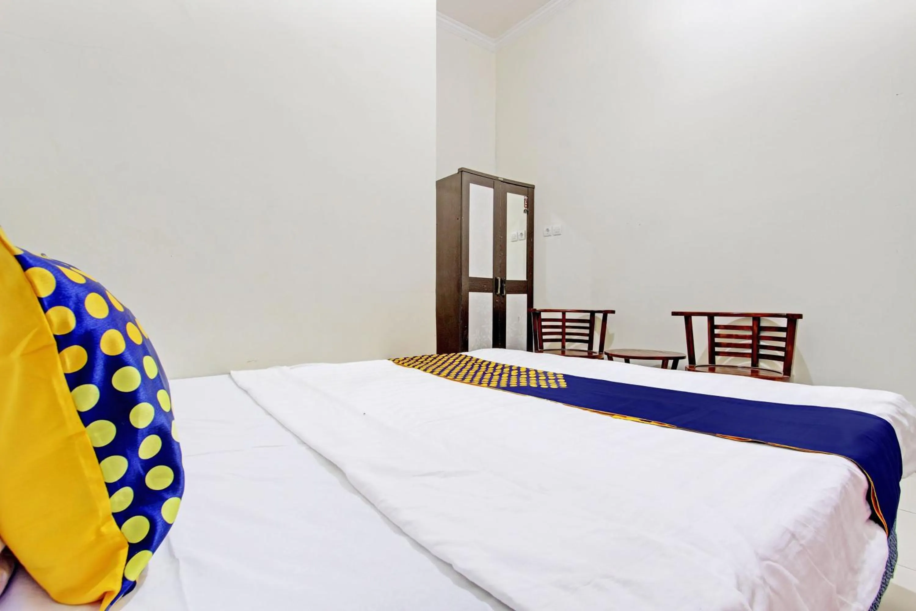 Bedroom in Hotel O Guest House Cemara 1 Syariah
