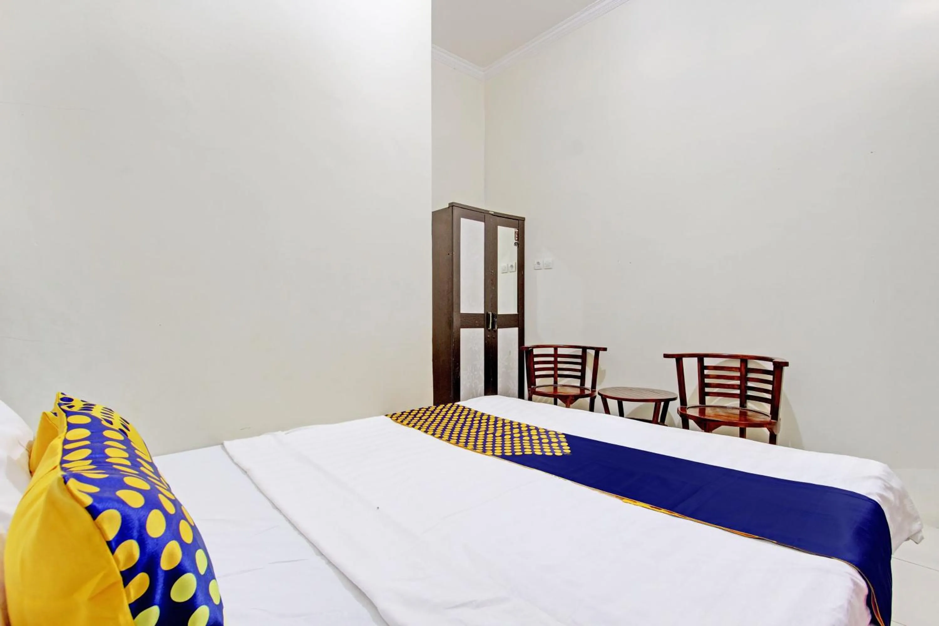 Bedroom in Hotel O Guest House Cemara 1 Syariah