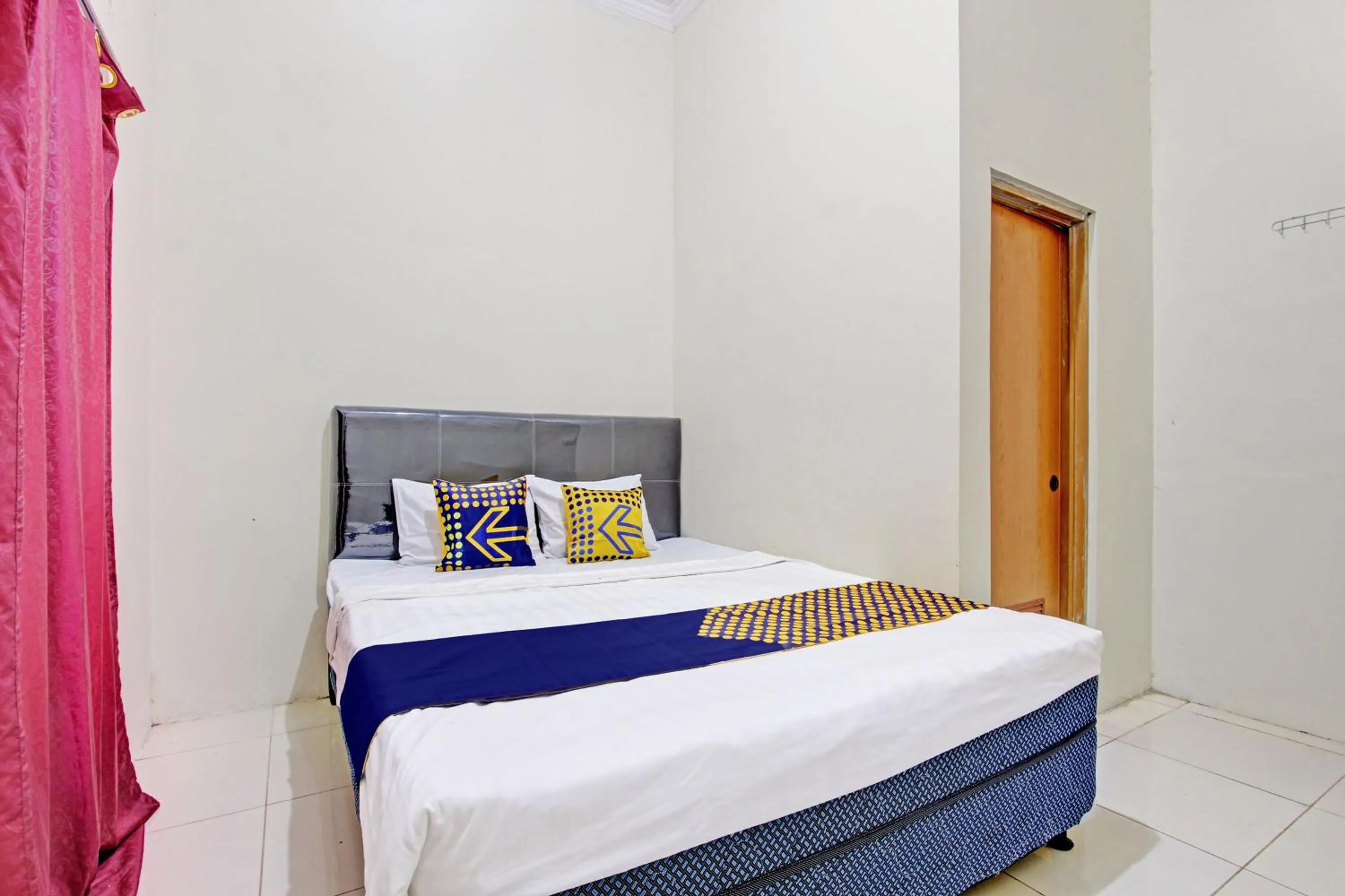 Bedroom in Hotel O Guest House Cemara 1 Syariah
