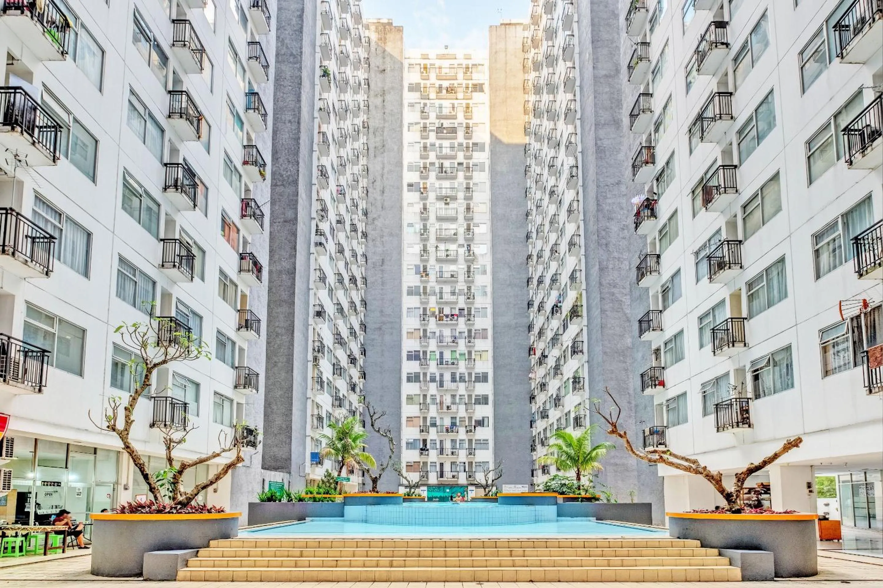 Facade/entrance in OYO Life Apartement Jarrdin By Fins Property