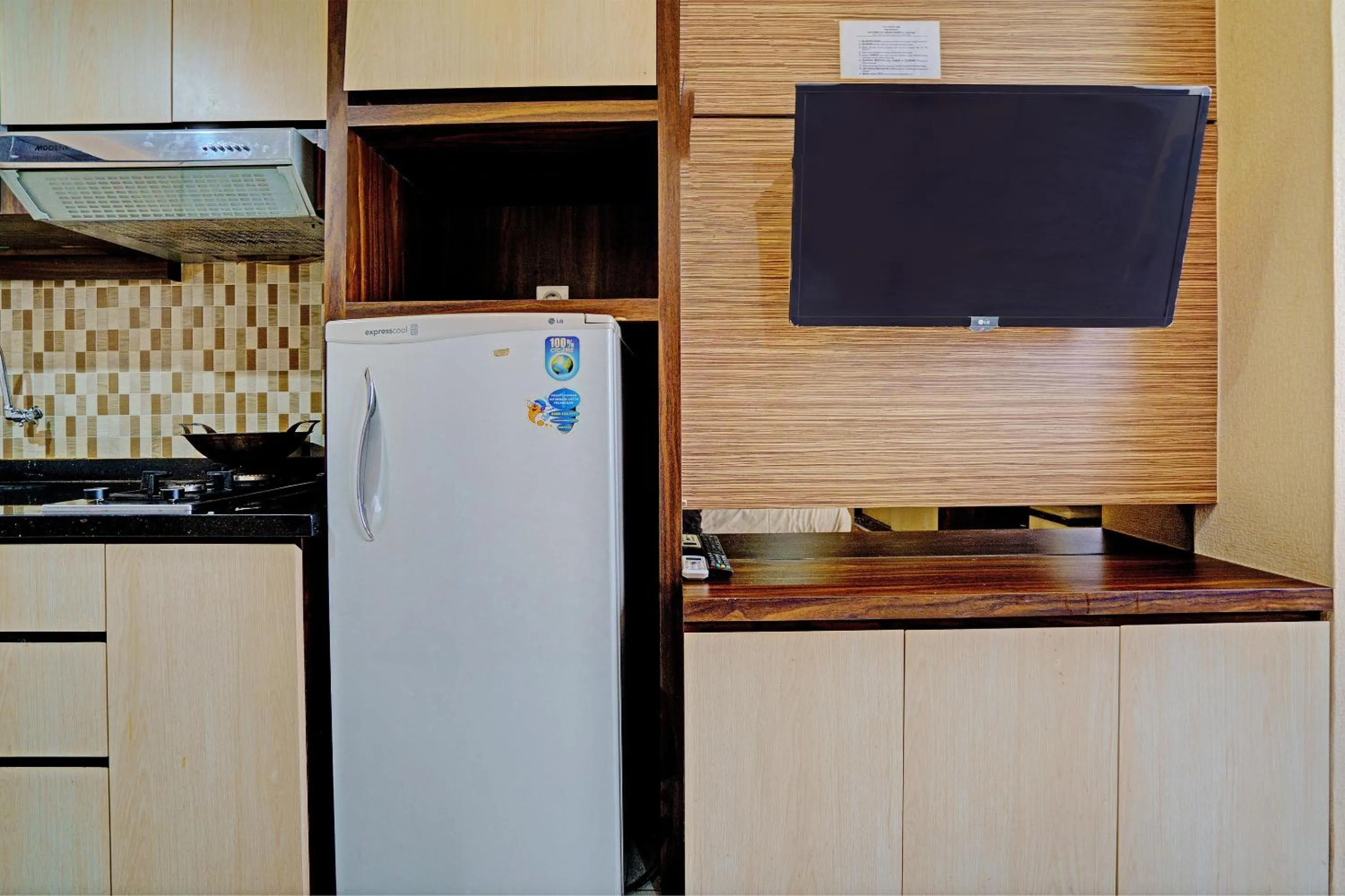 Bedroom in OYO Life Apartement Jarrdin By Fins Property