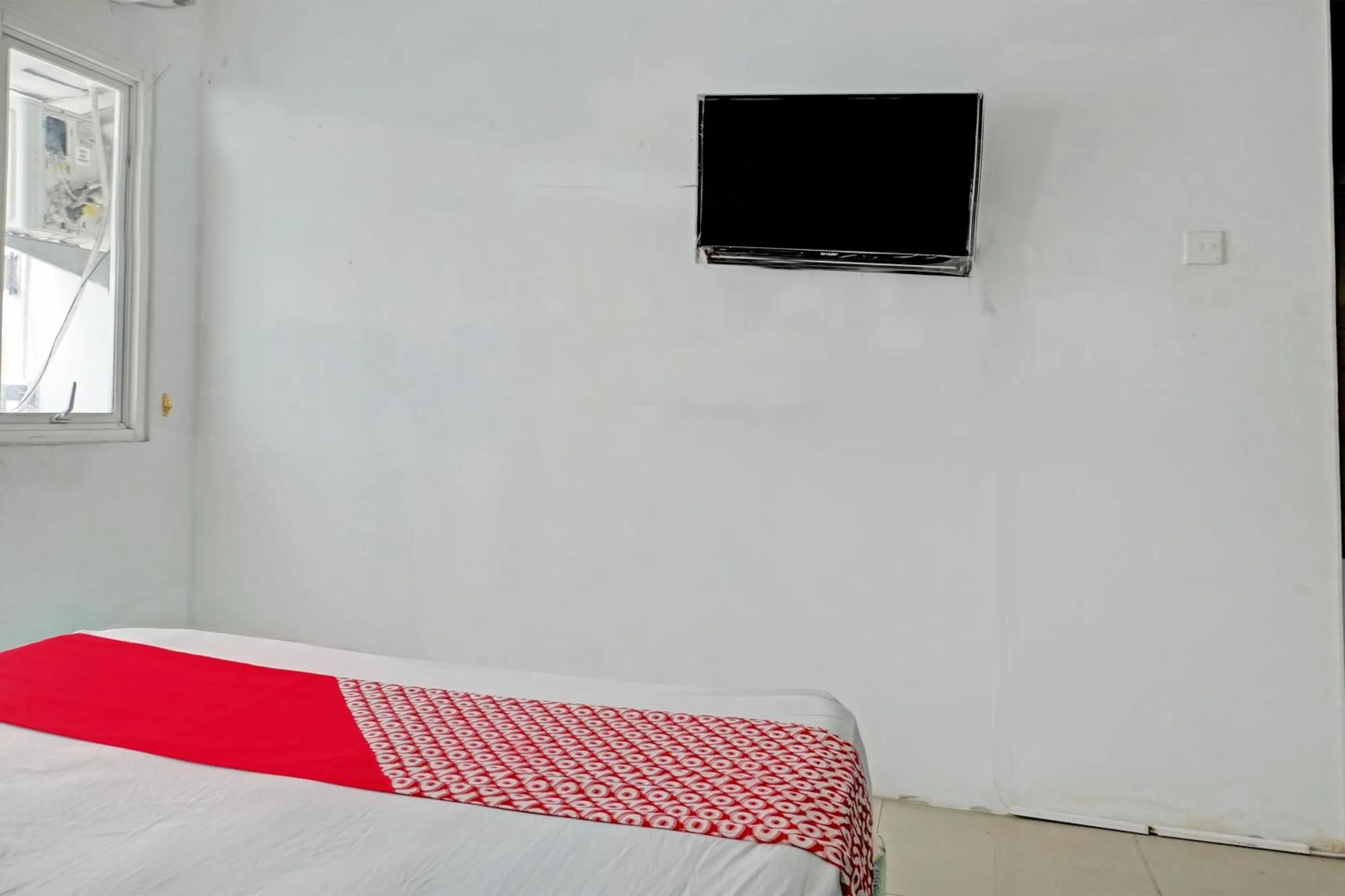 Bedroom in Collection O 92959 Apartement Sentraland Karawang By AT Room