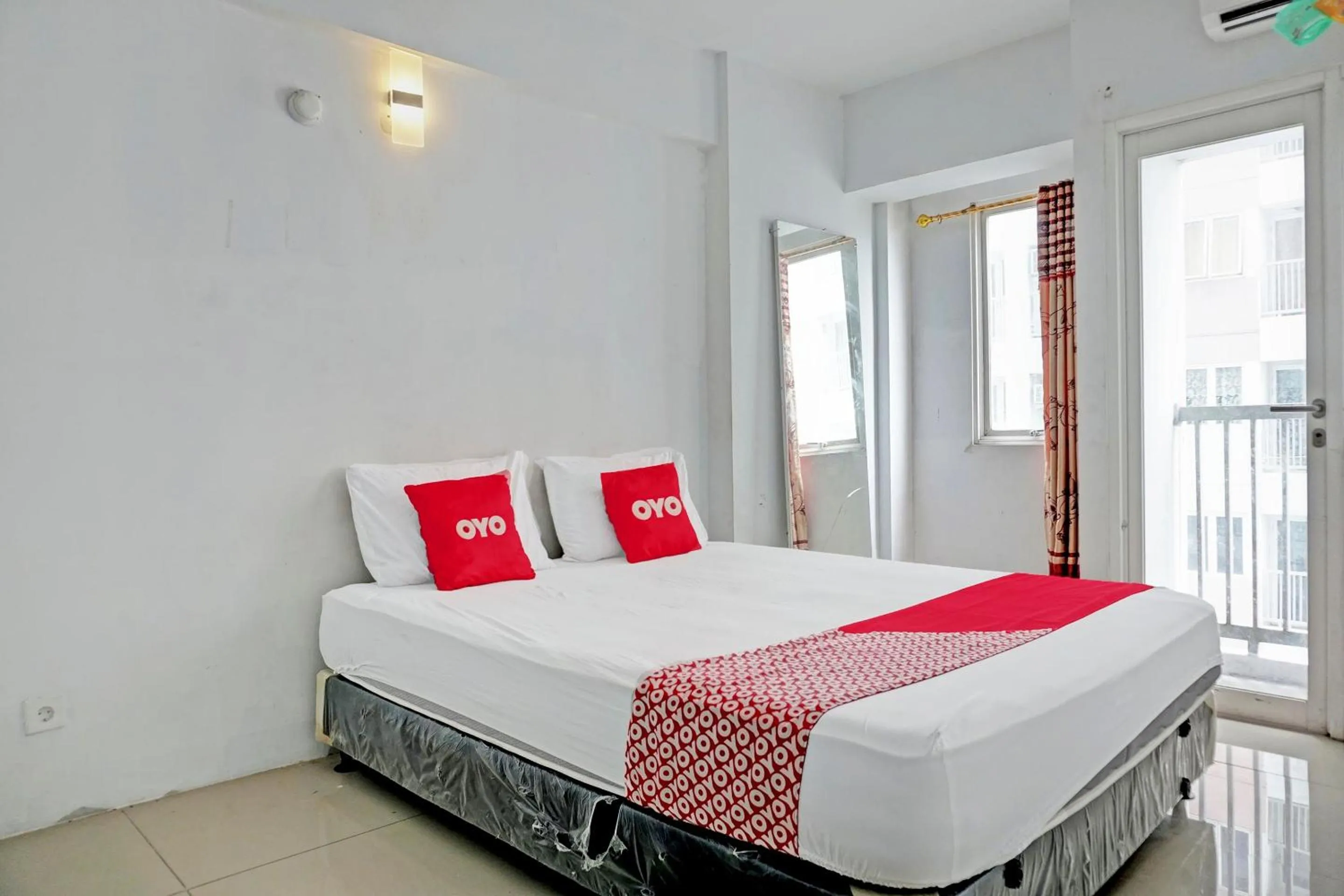 Bedroom in Collection O 92959 Apartement Sentraland Karawang By AT Room