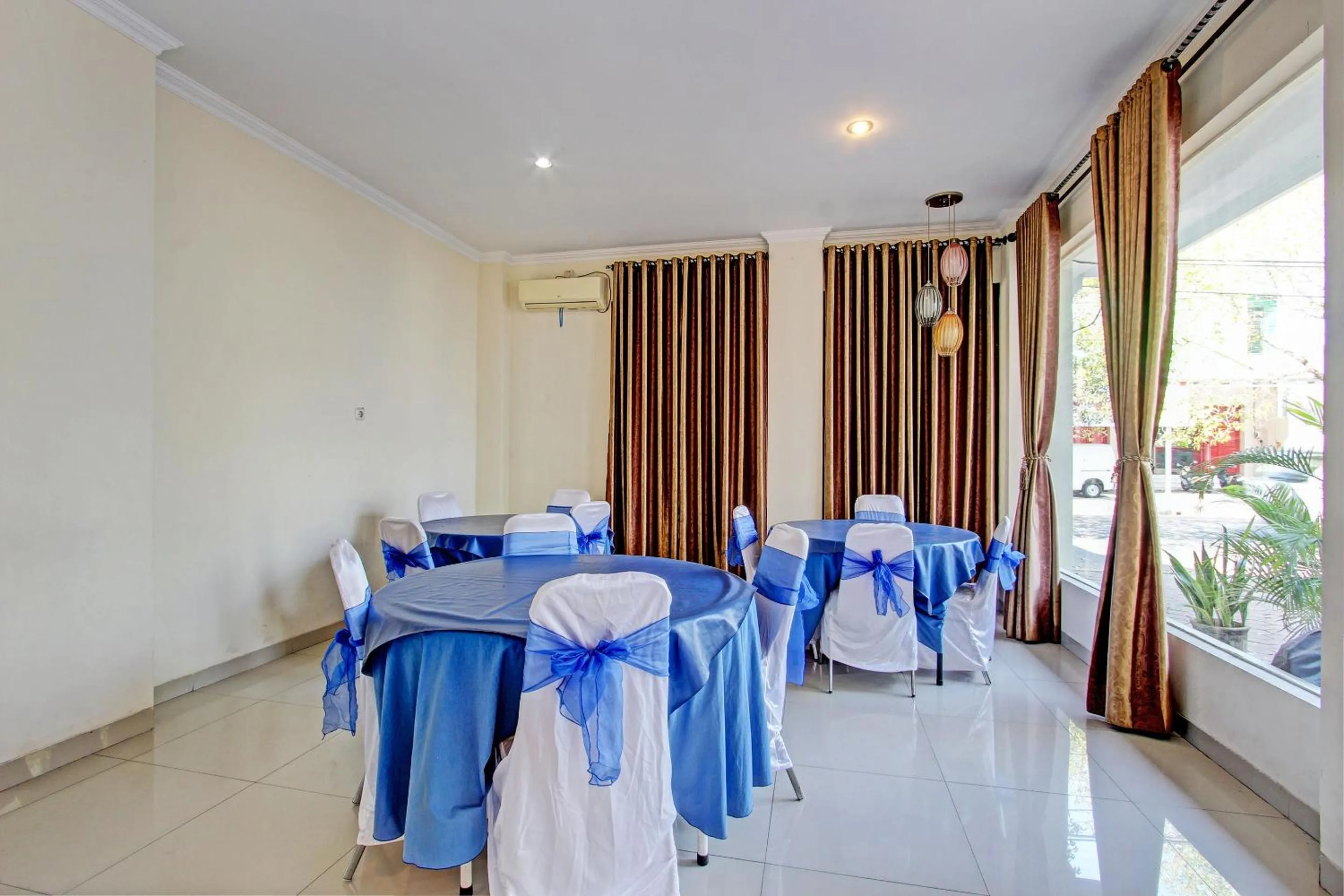 Lobby or reception in Hotel O Griya Lestari Pati 2