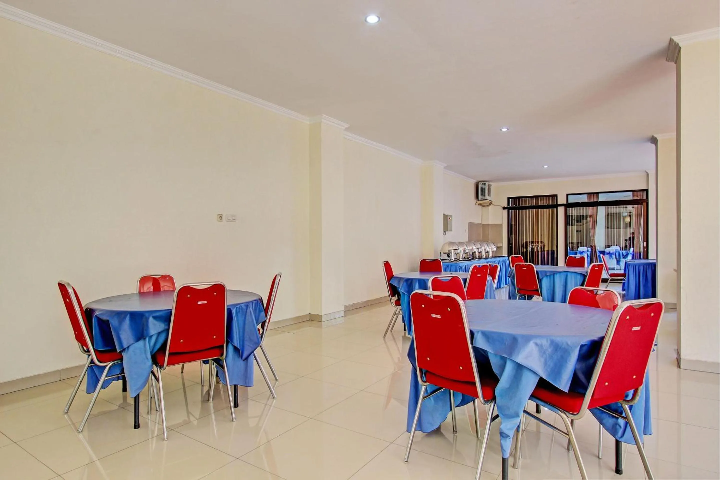 Lobby or reception in Hotel O Griya Lestari Pati 2