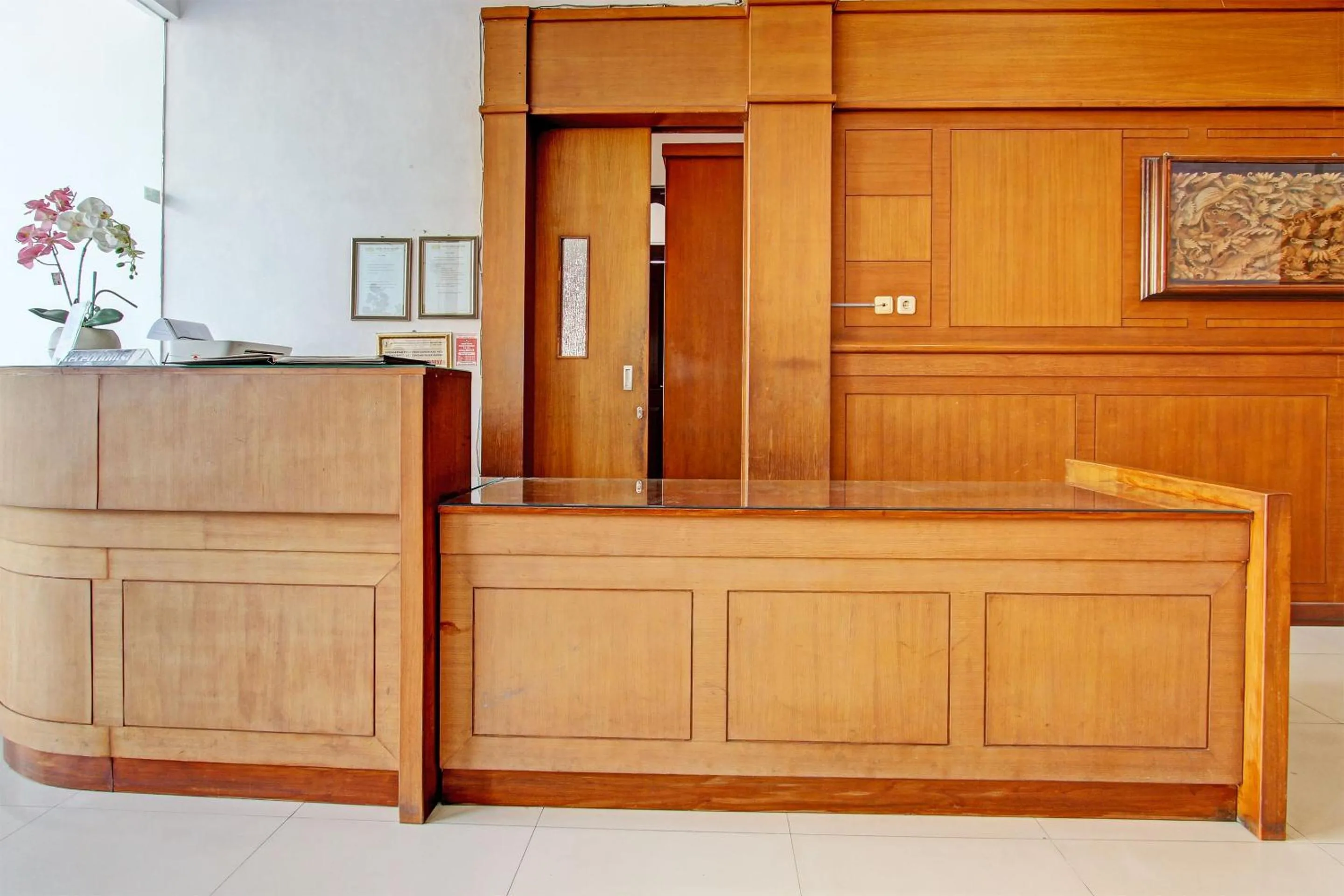 Lobby or reception in Hotel O Griya Lestari Pati 2