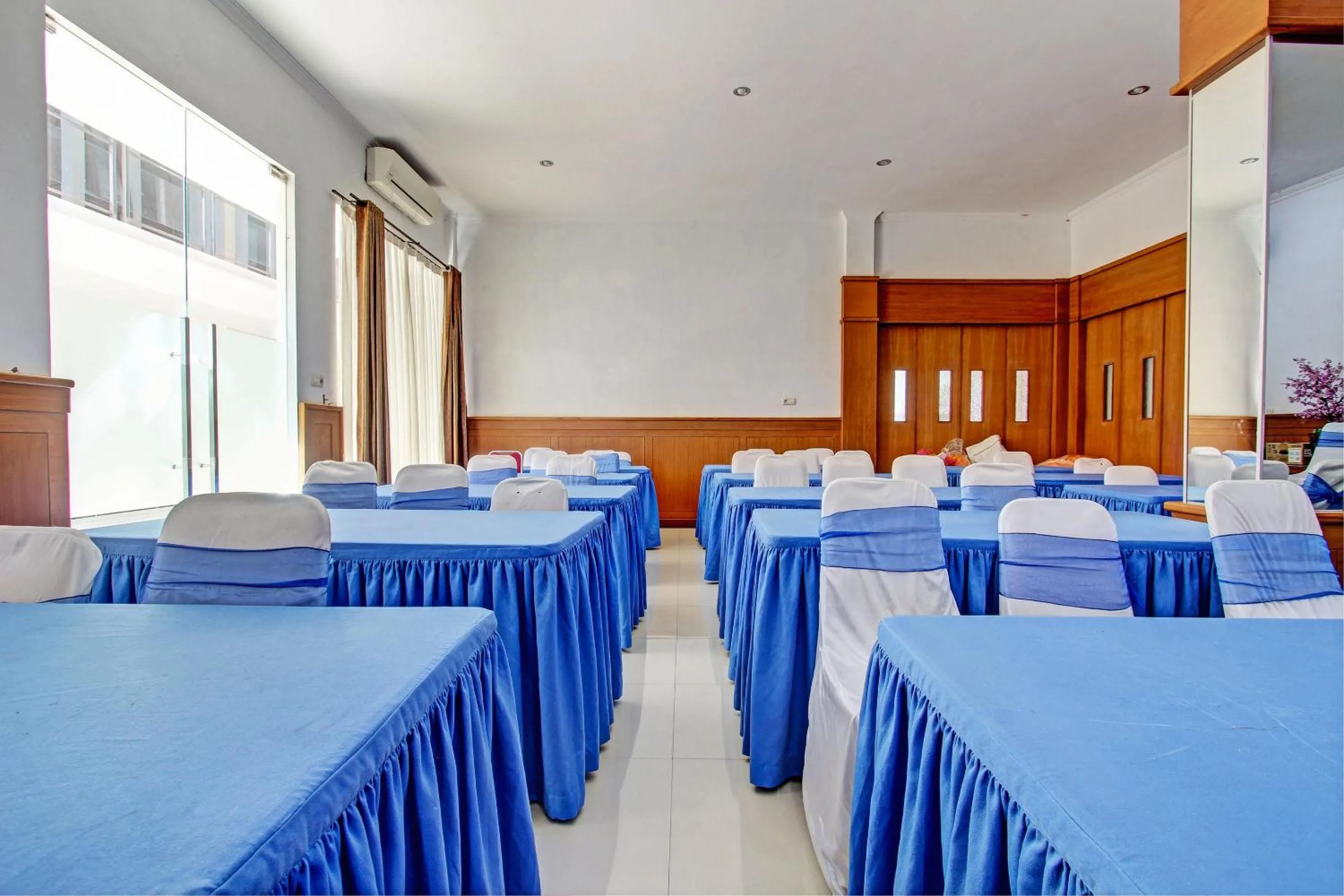 Lobby or reception in Hotel O Griya Lestari Pati 2