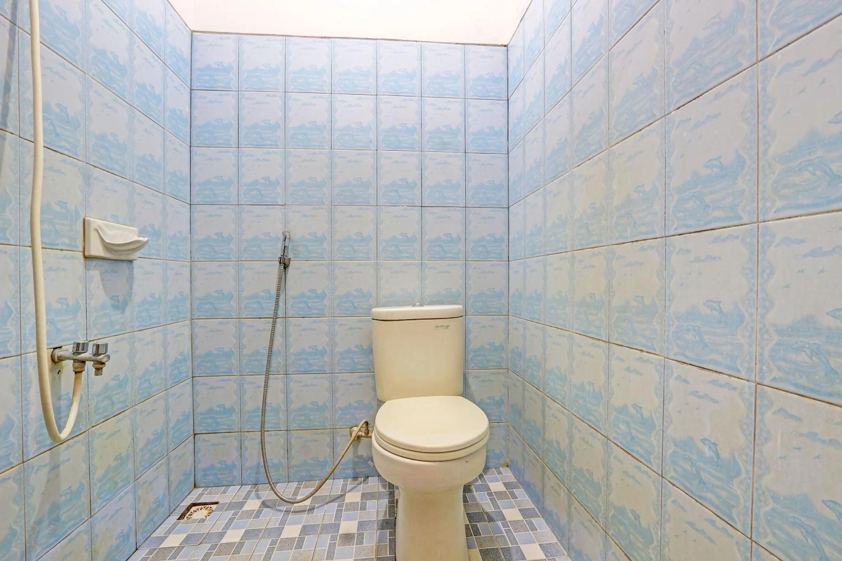 Bathroom in Hotel O Griya Lestari Pati 2