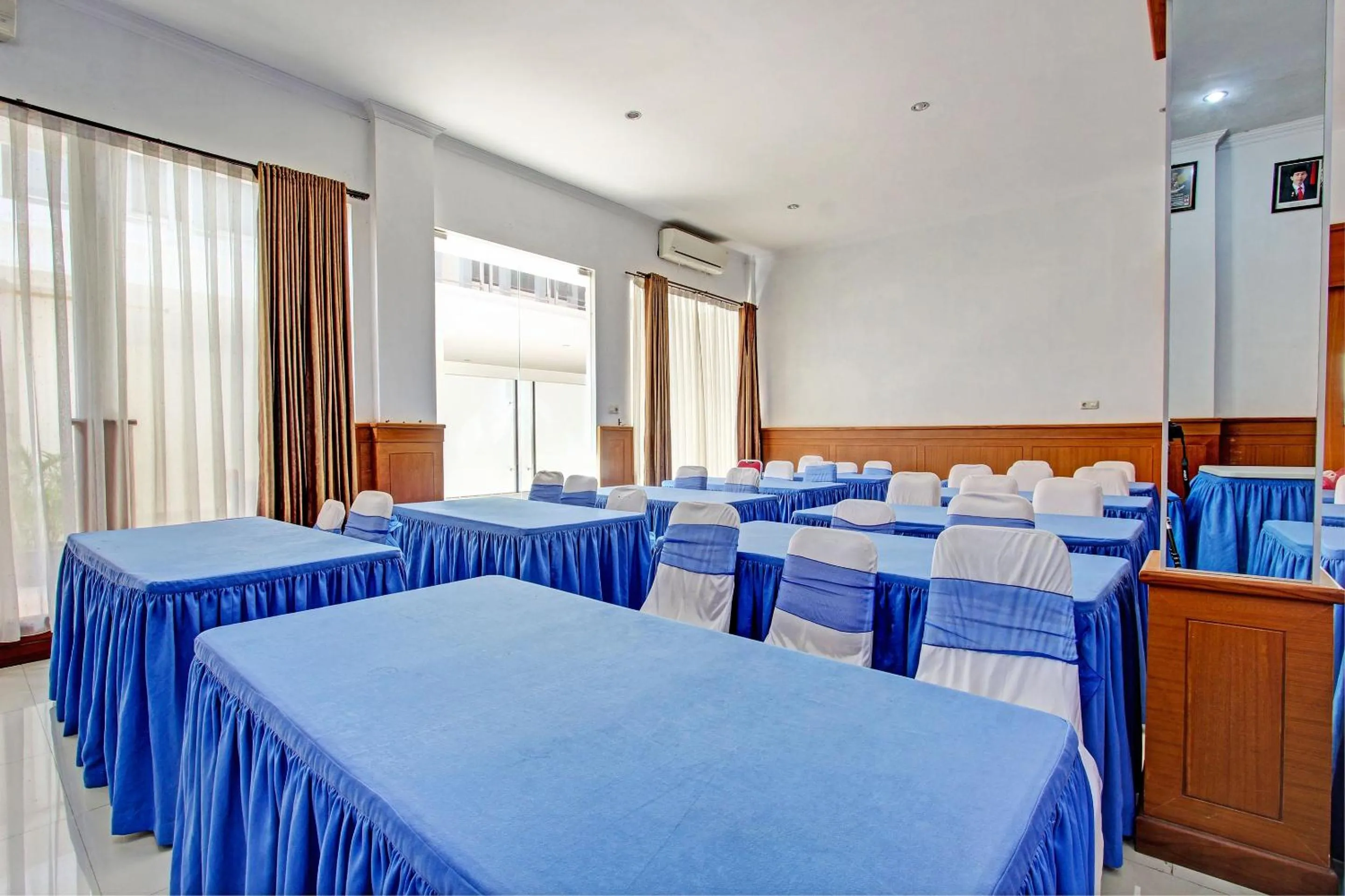Lobby or reception in Hotel O Griya Lestari Pati 2