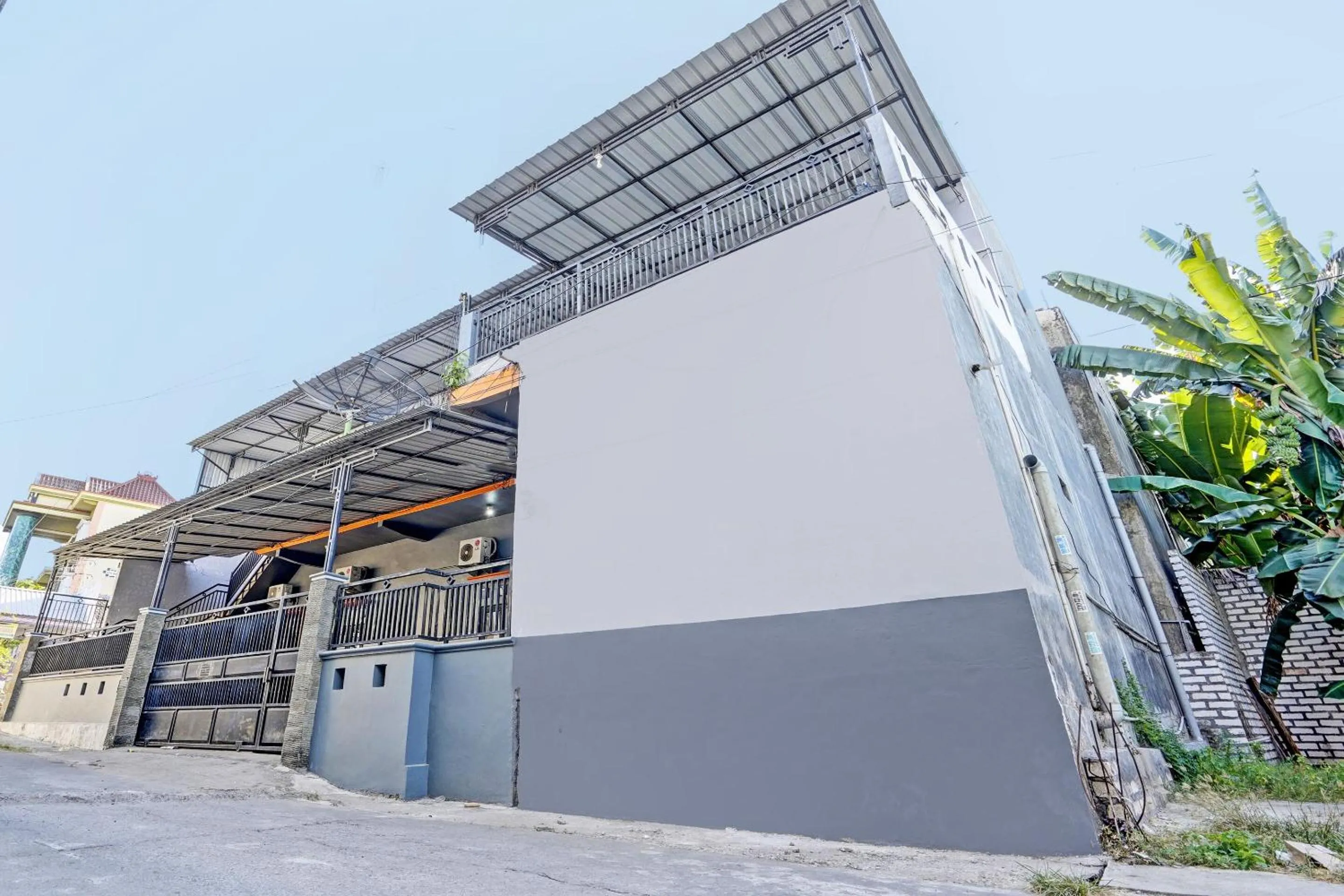 Facade/entrance in OYO Life 93032 Maju Mapan Homestay Syariah