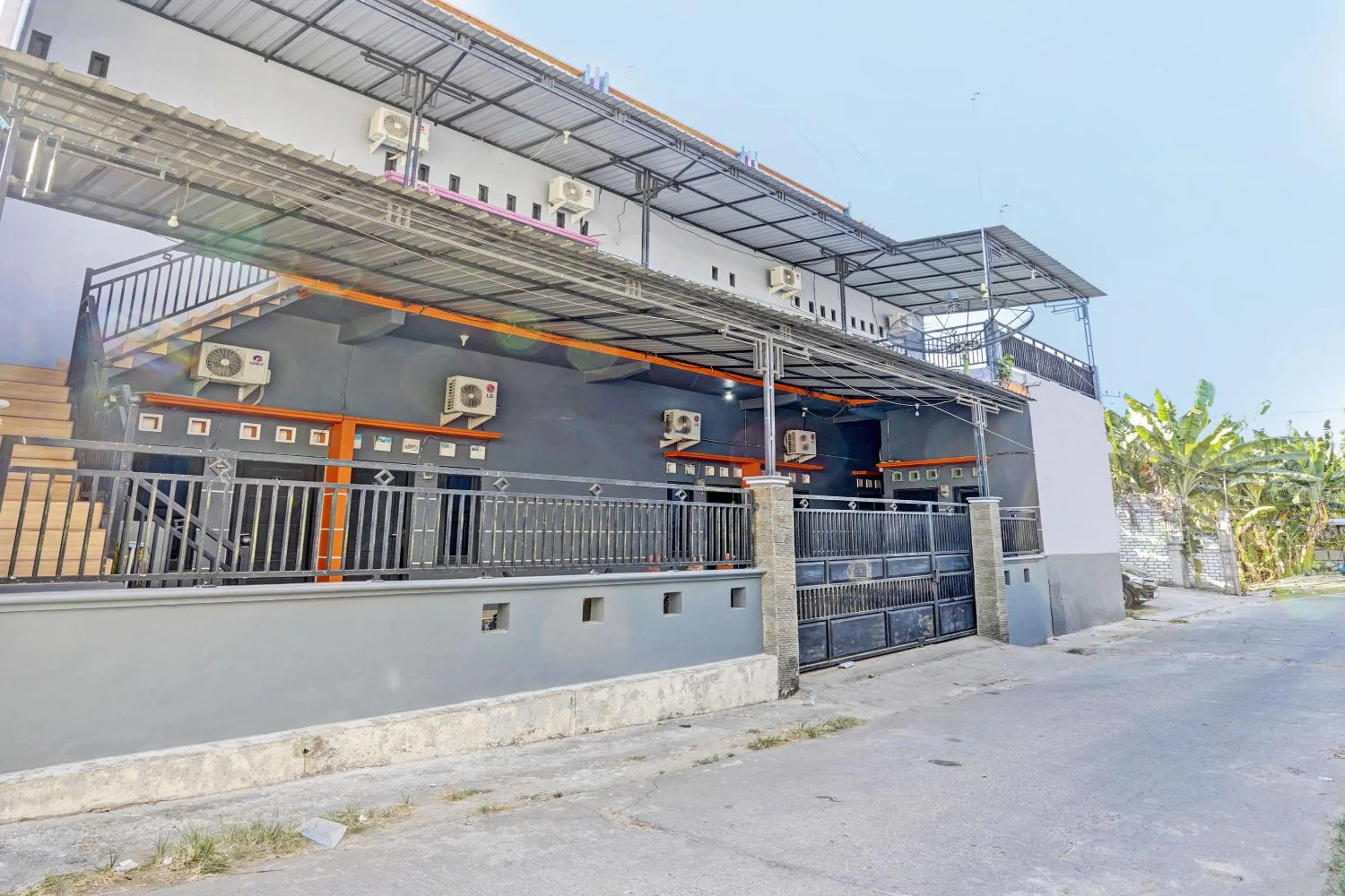 Facade/entrance in OYO Life 93032 Maju Mapan Homestay Syariah