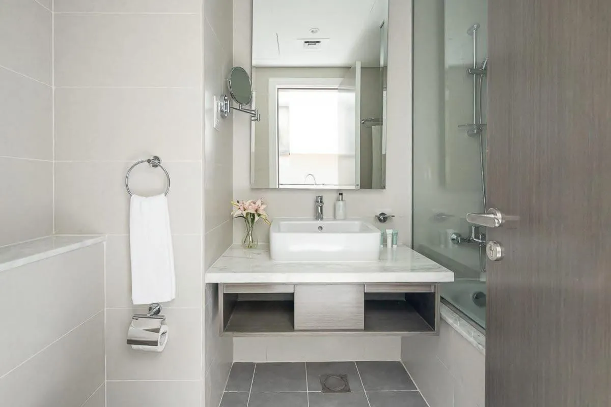 Frank Porter - DAMAC Prive