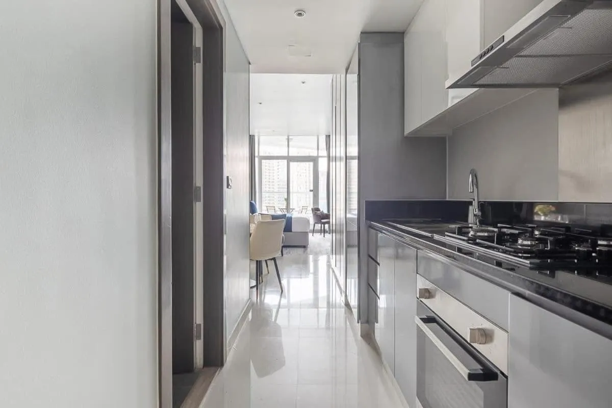 Frank Porter - DAMAC Prive