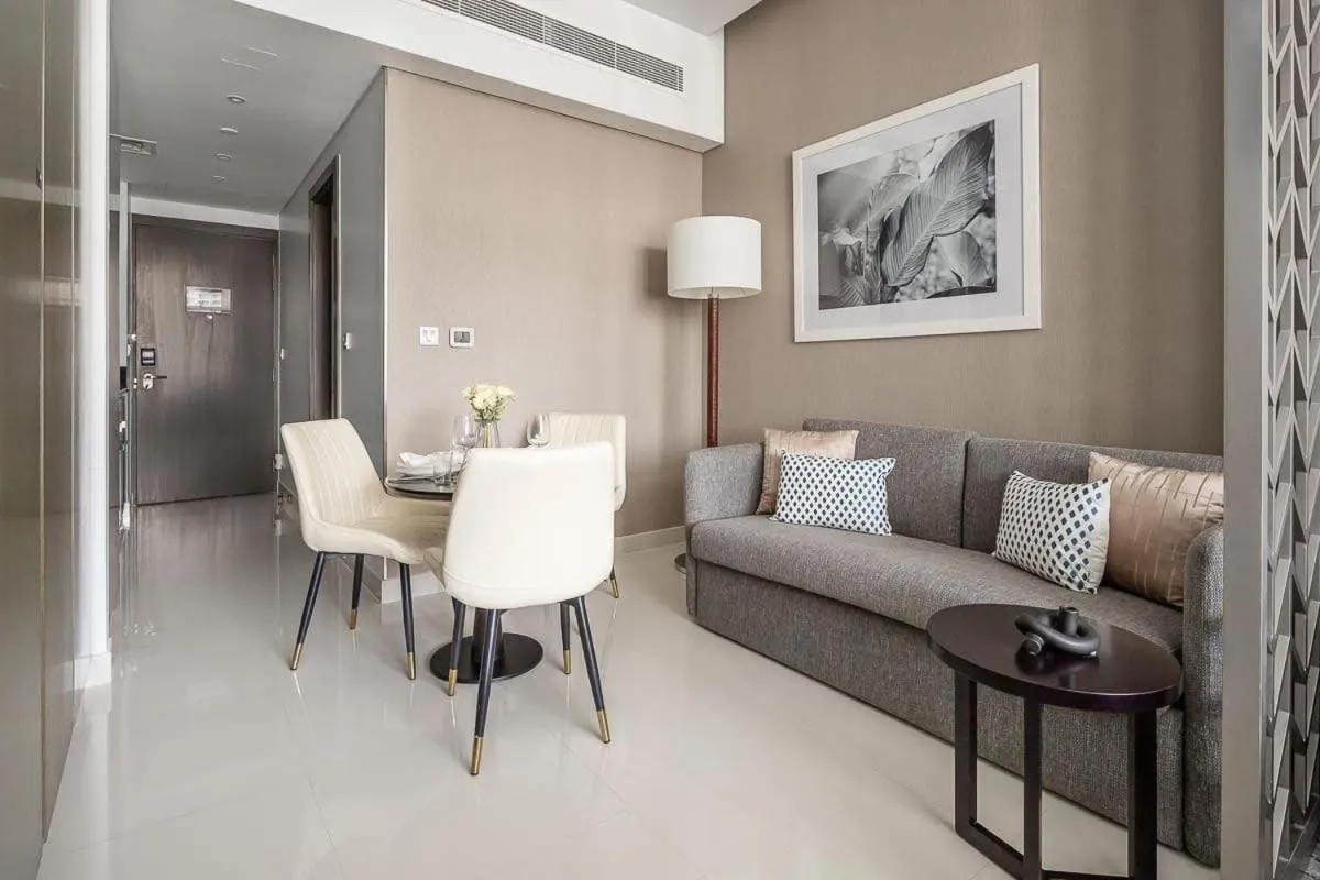 Frank Porter - DAMAC Prive