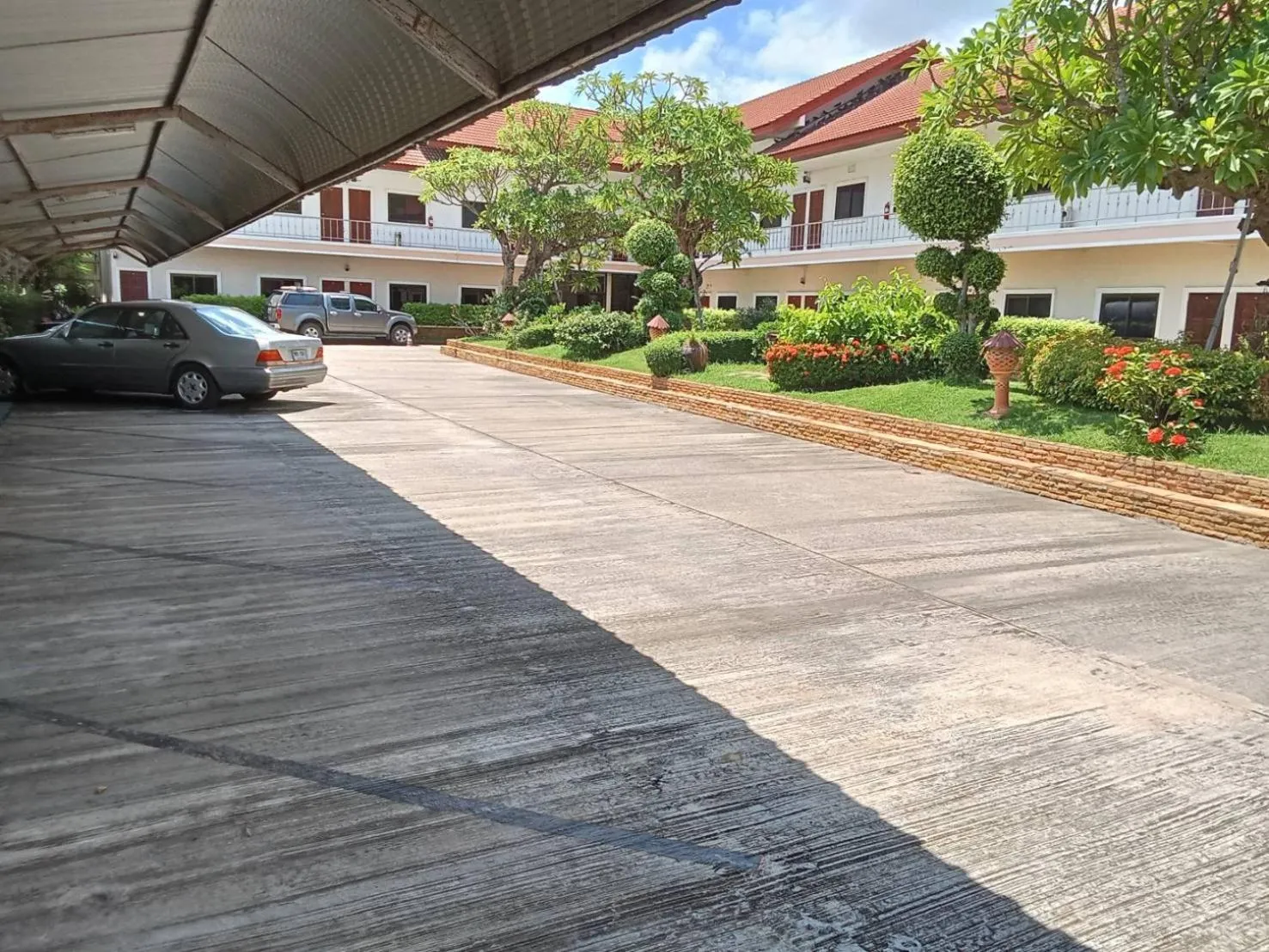 Parking in โรงแรมไทยงามพาเลซ (Thai Ngam Palace Hotel)