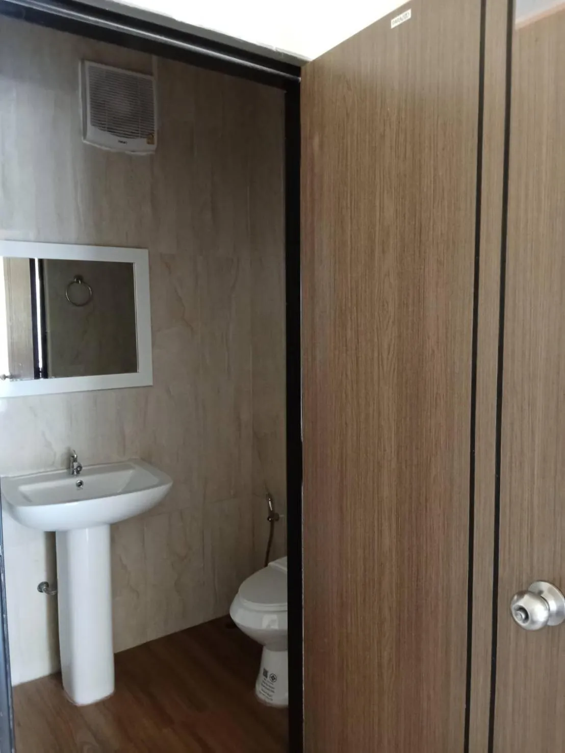 Toilet in โรงแรมไทยงามพาเลซ (Thai Ngam Palace Hotel)