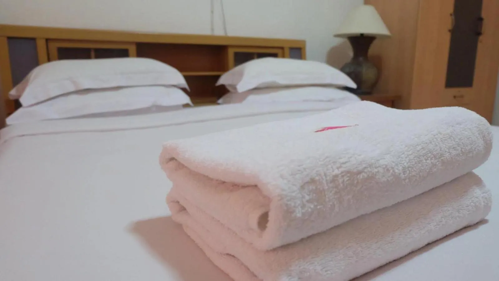 Bed in โรงแรมไทยงามพาเลซ (Thai Ngam Palace Hotel)