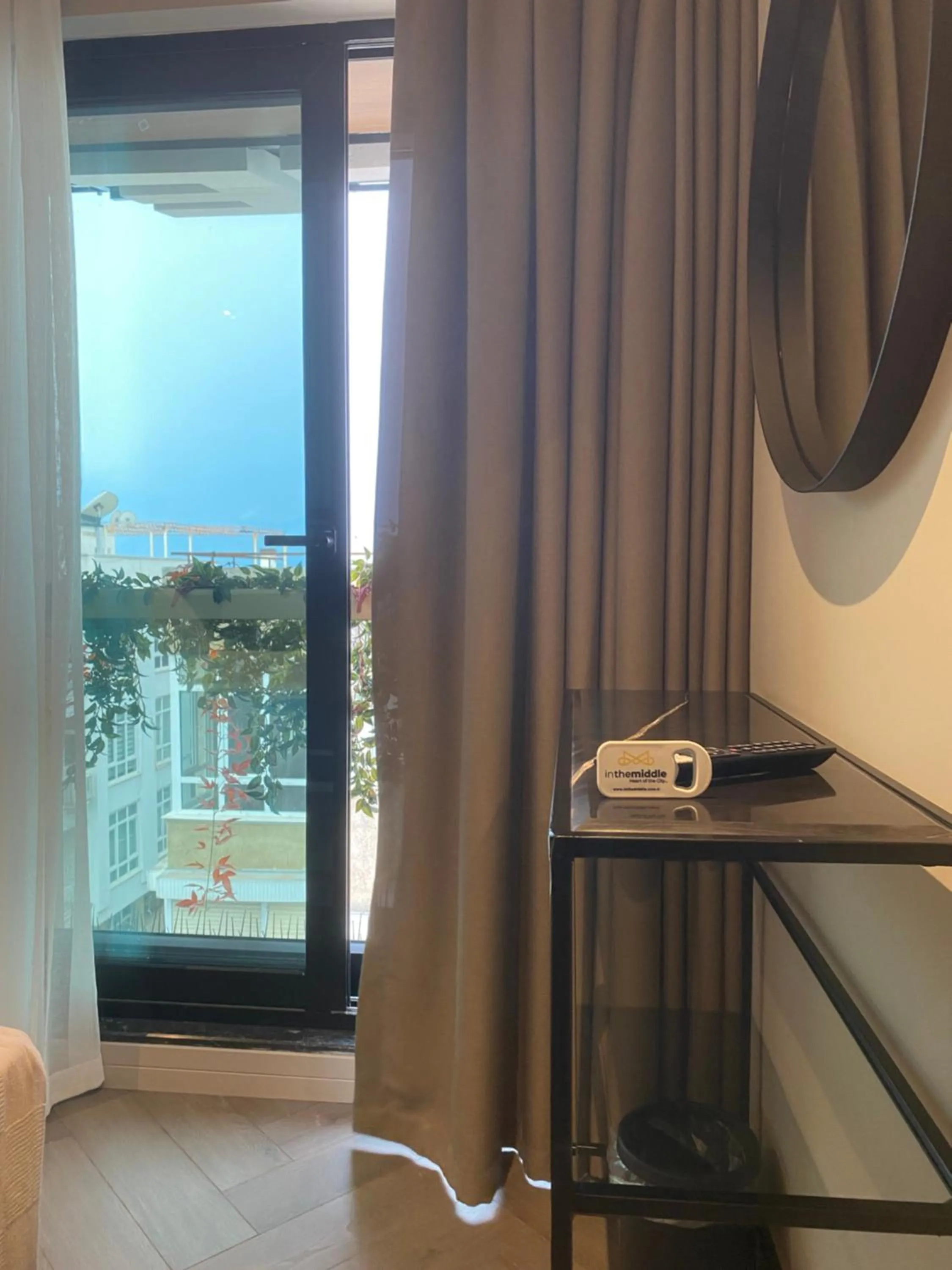 Street view in İn The Middle Hotel