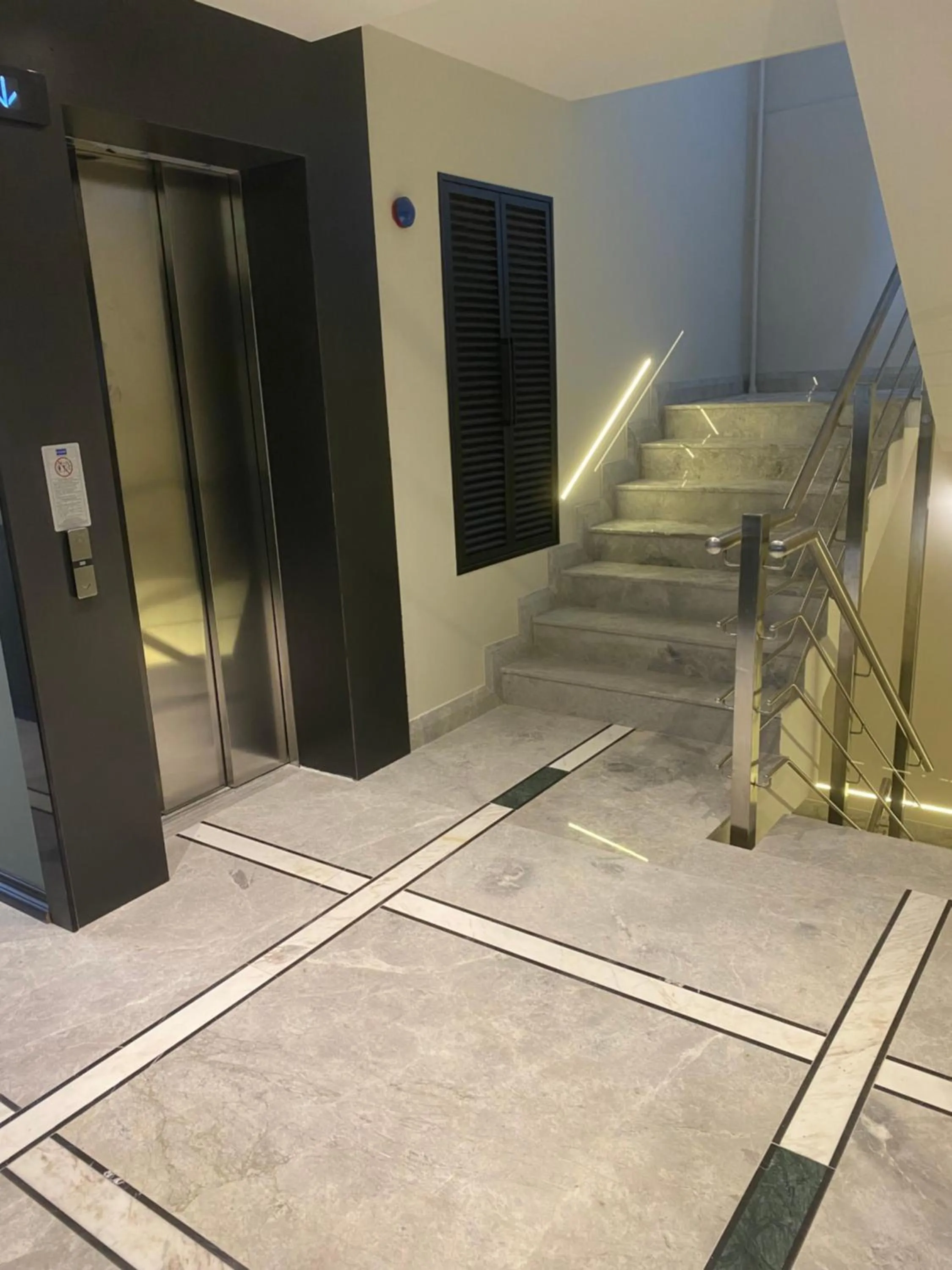 TV and multimedia in İn The Middle Hotel