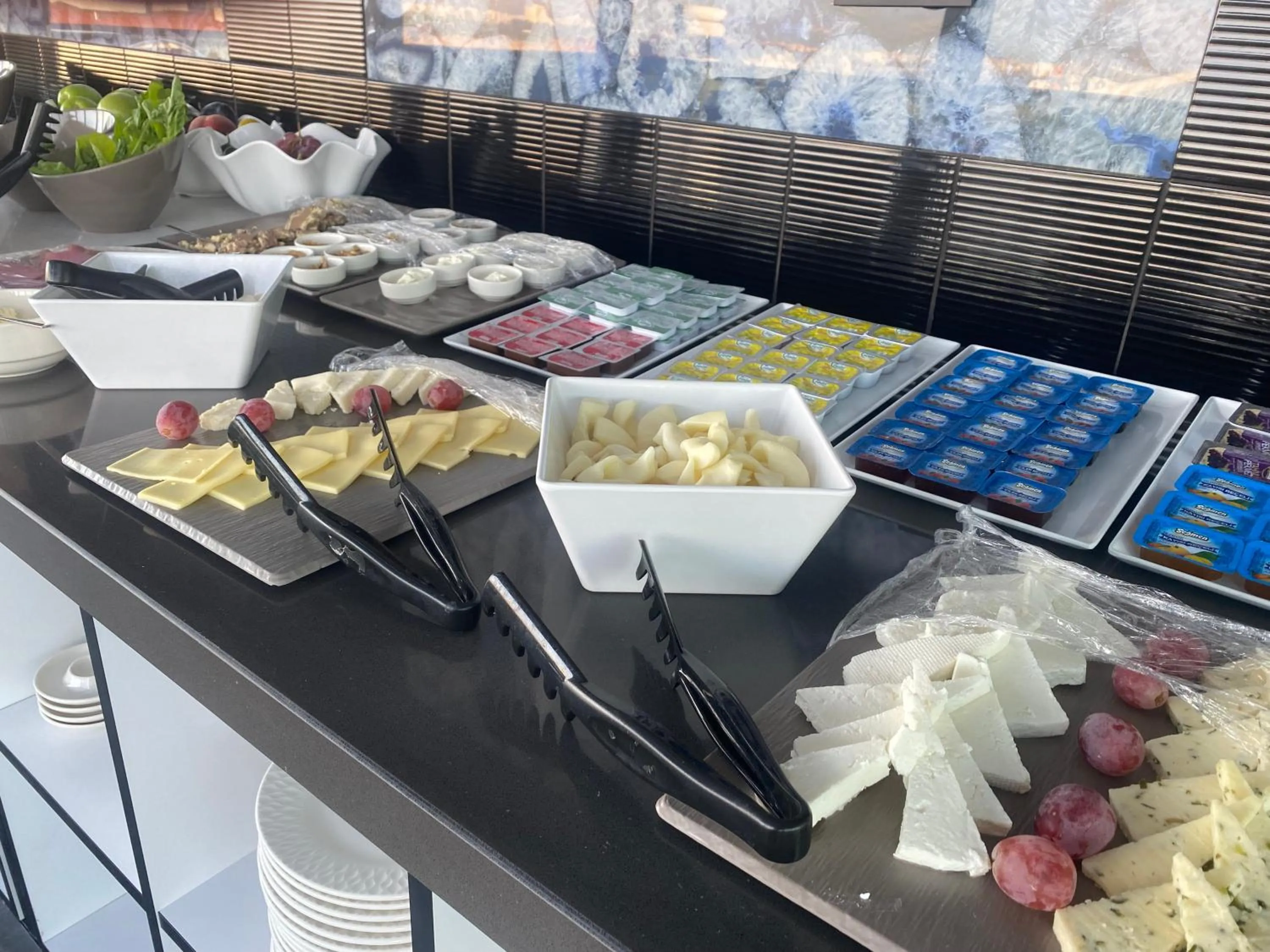 Restaurant/places to eat in İn The Middle Hotel