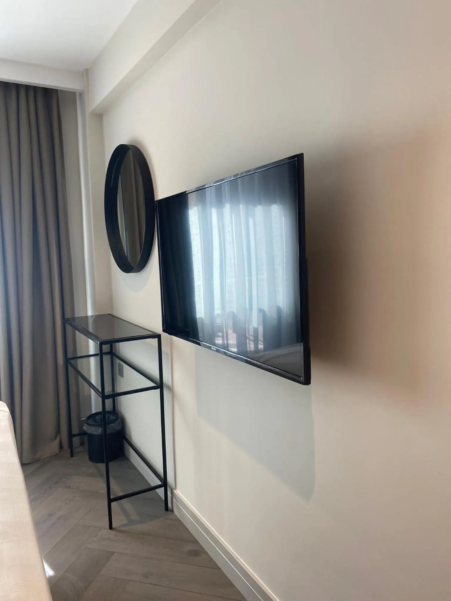 TV and multimedia in İn The Middle Hotel