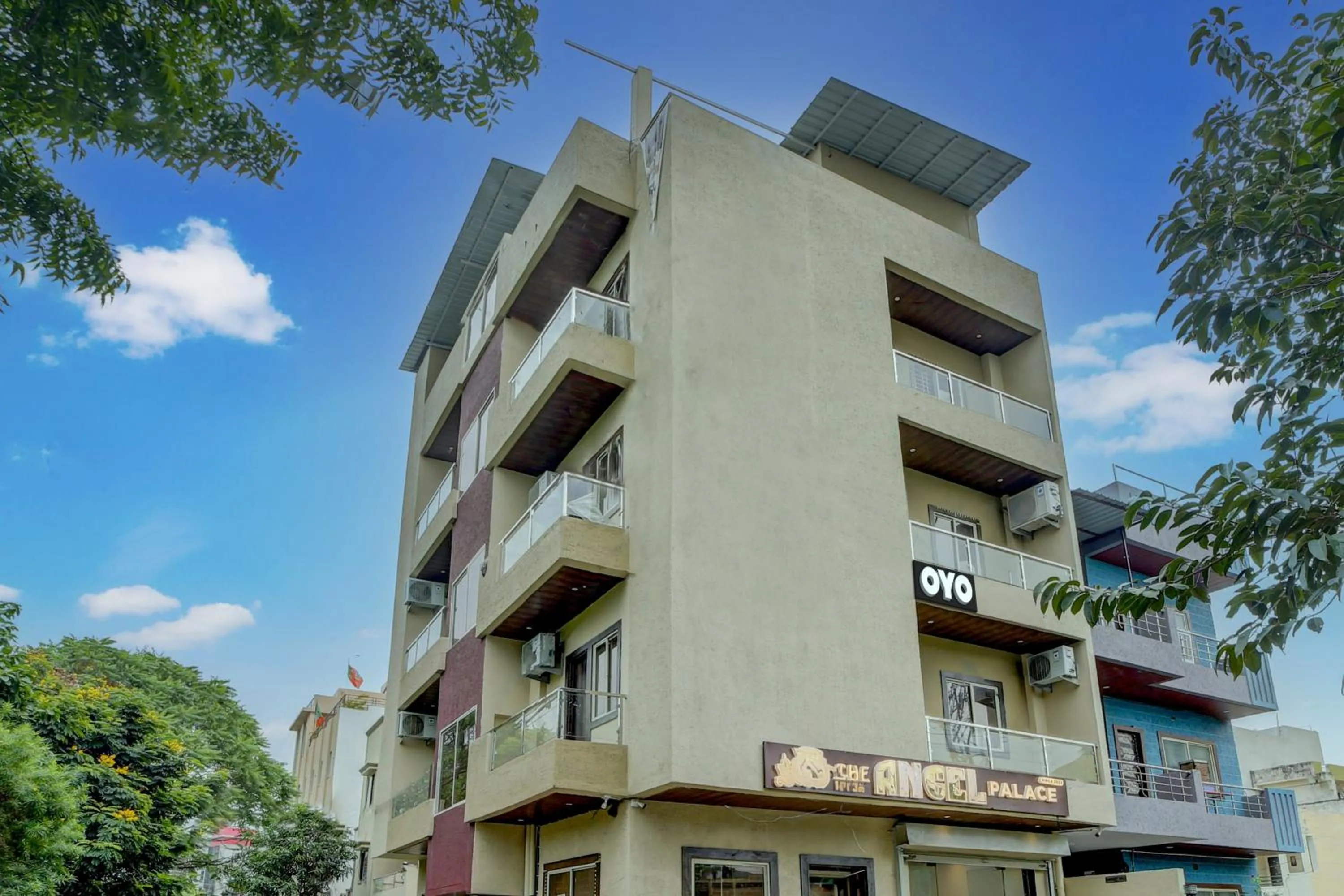 Facade/entrance in Hotel O The Angel palace