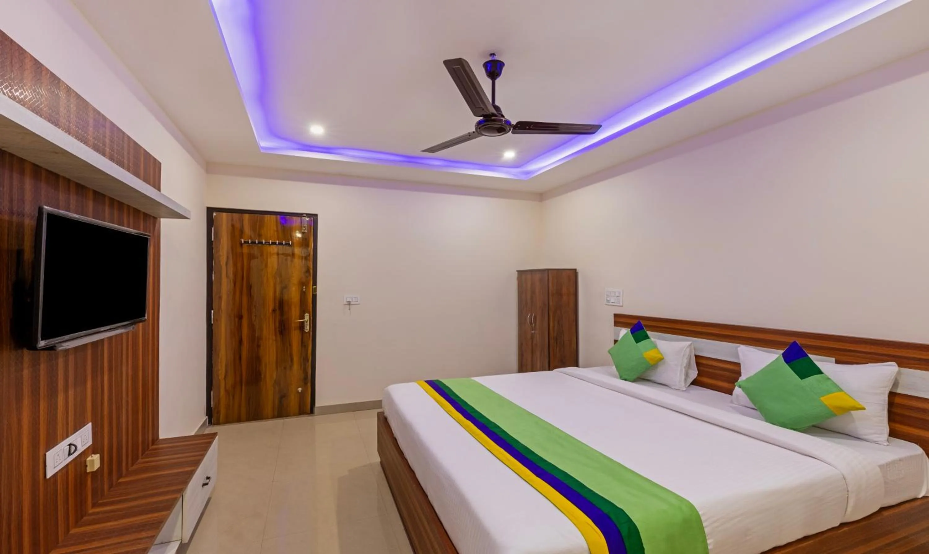 Bedroom, Bed in Treebo Nandi Comforts, Peenya